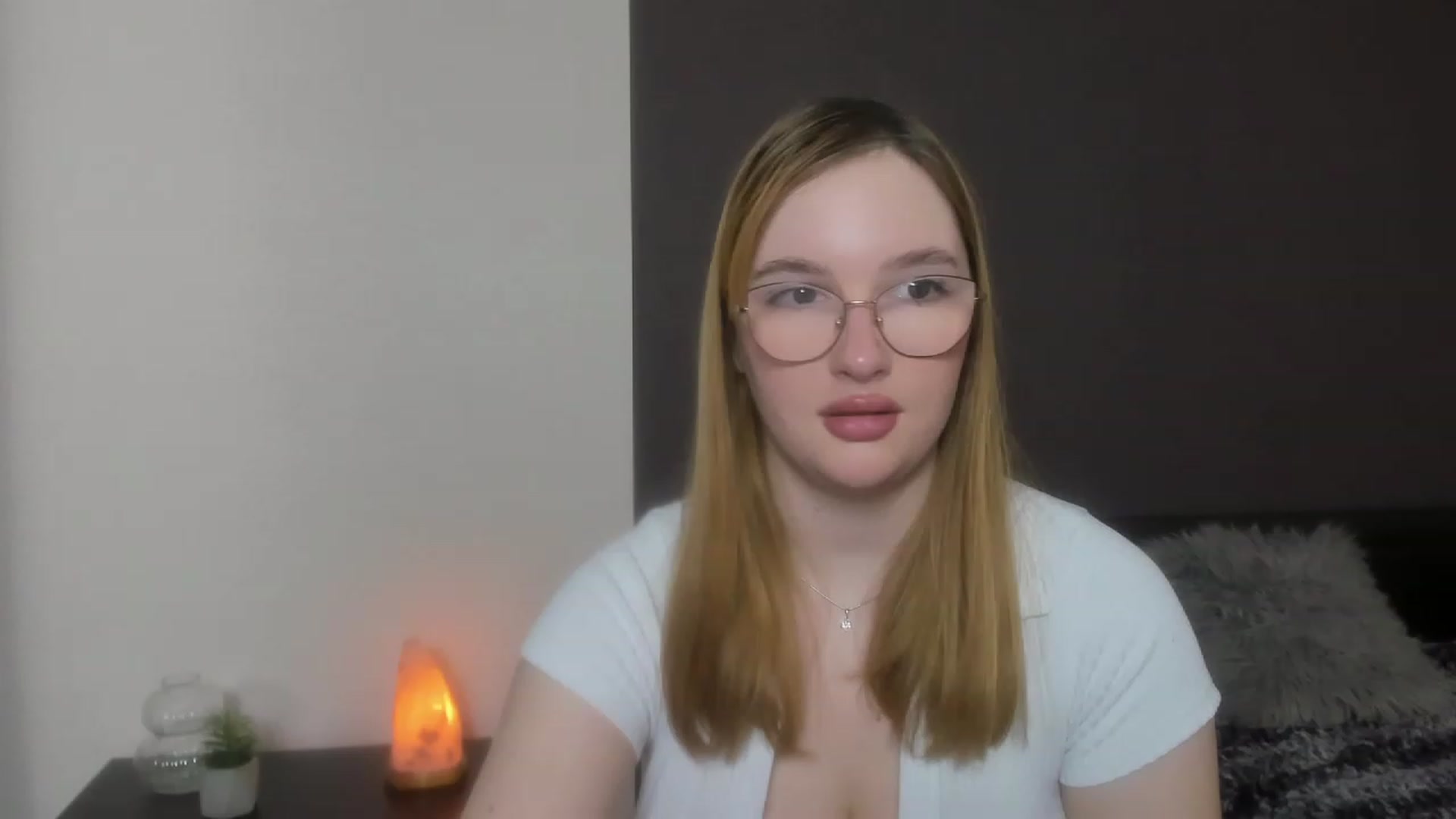 Gallery image thumbnail from AnaFoxy's myfreecams stream on, 12/11/2023, 11:20 image 18 of 20