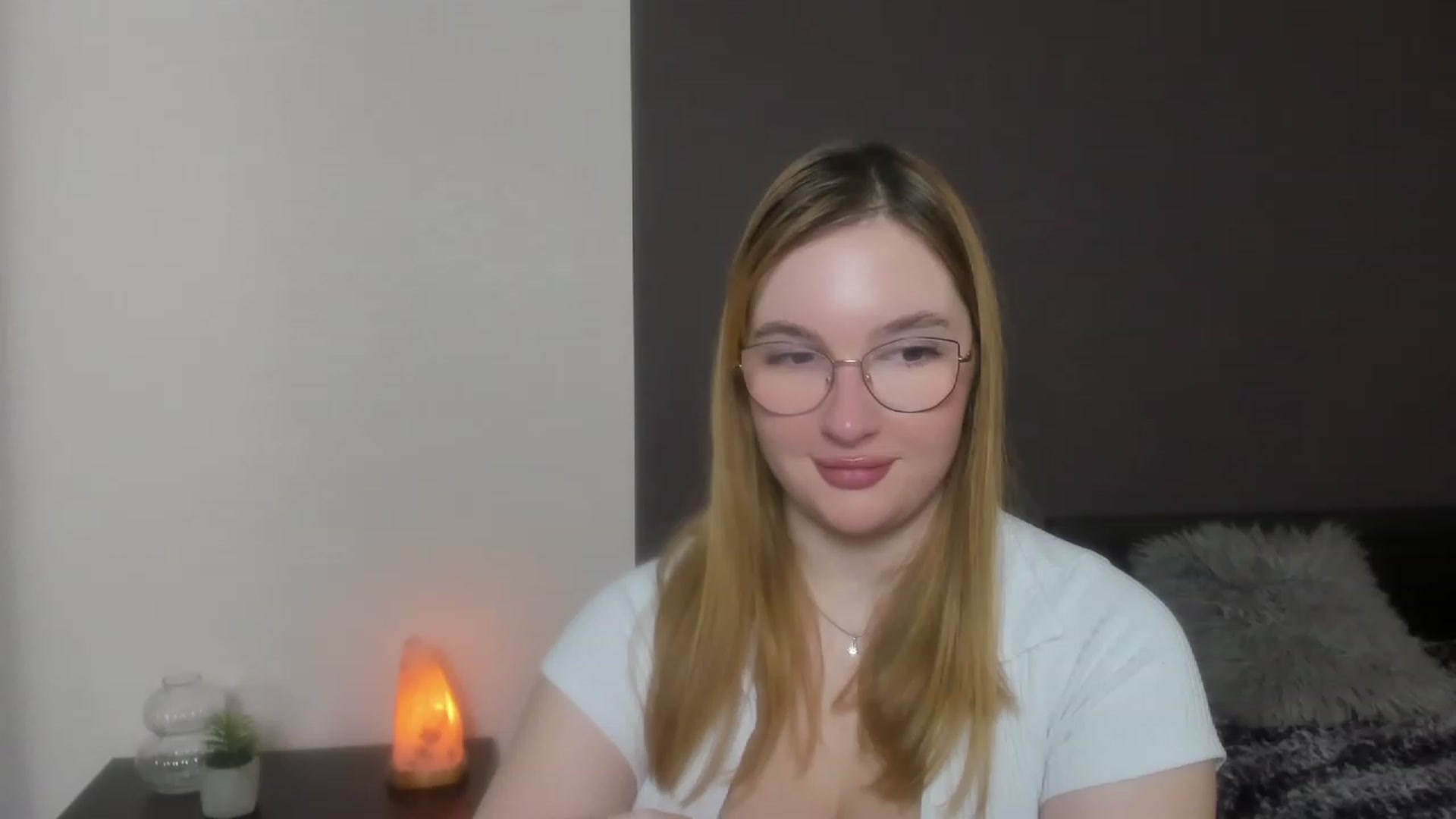 Gallery image thumbnail from AnaFoxy's myfreecams stream on, 12/11/2023, 11:20 image 3 of 20