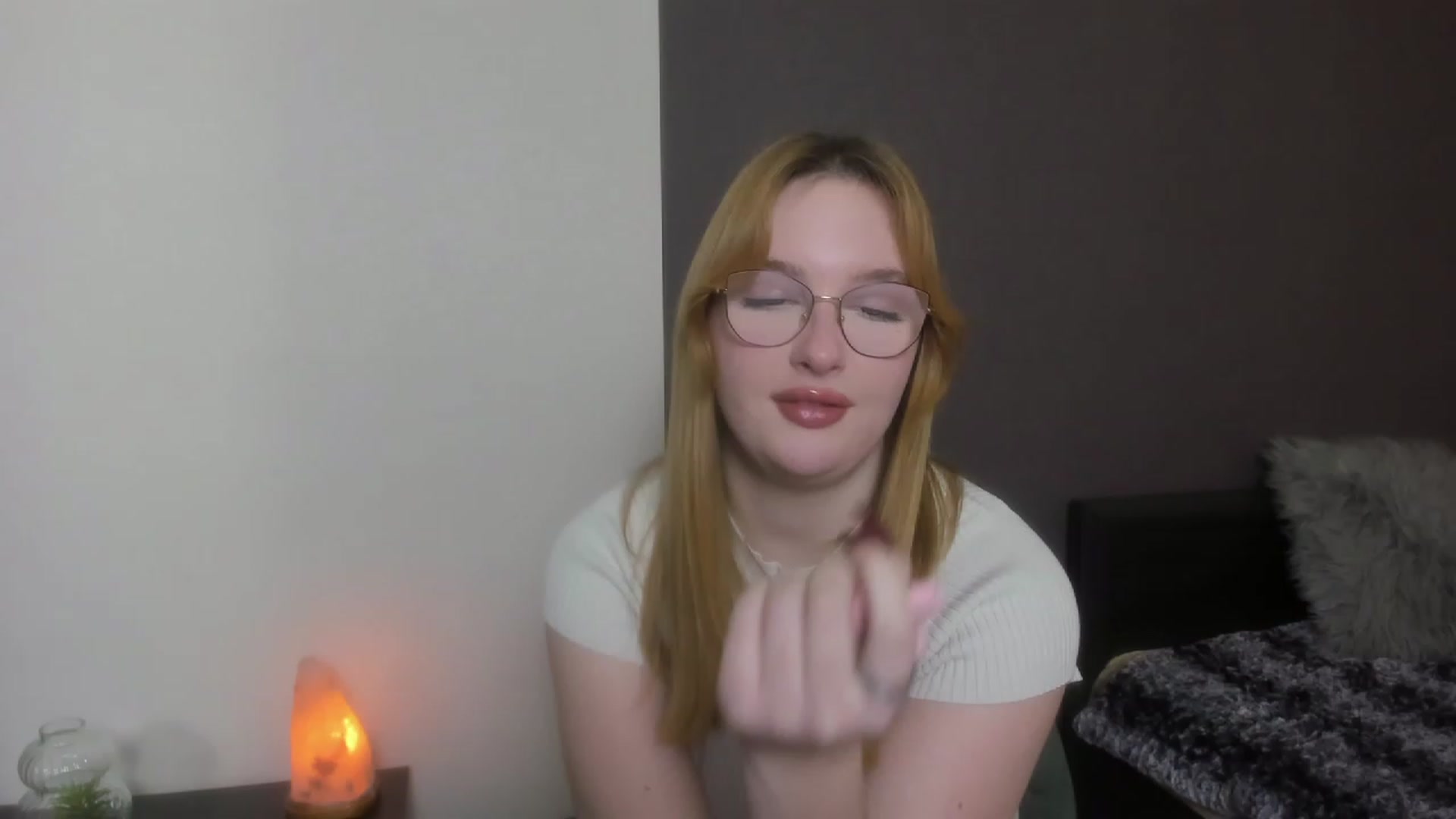 Gallery image thumbnail from AnaFoxy's myfreecams stream on, 12/12/2023, 11:26 image 17 of 20