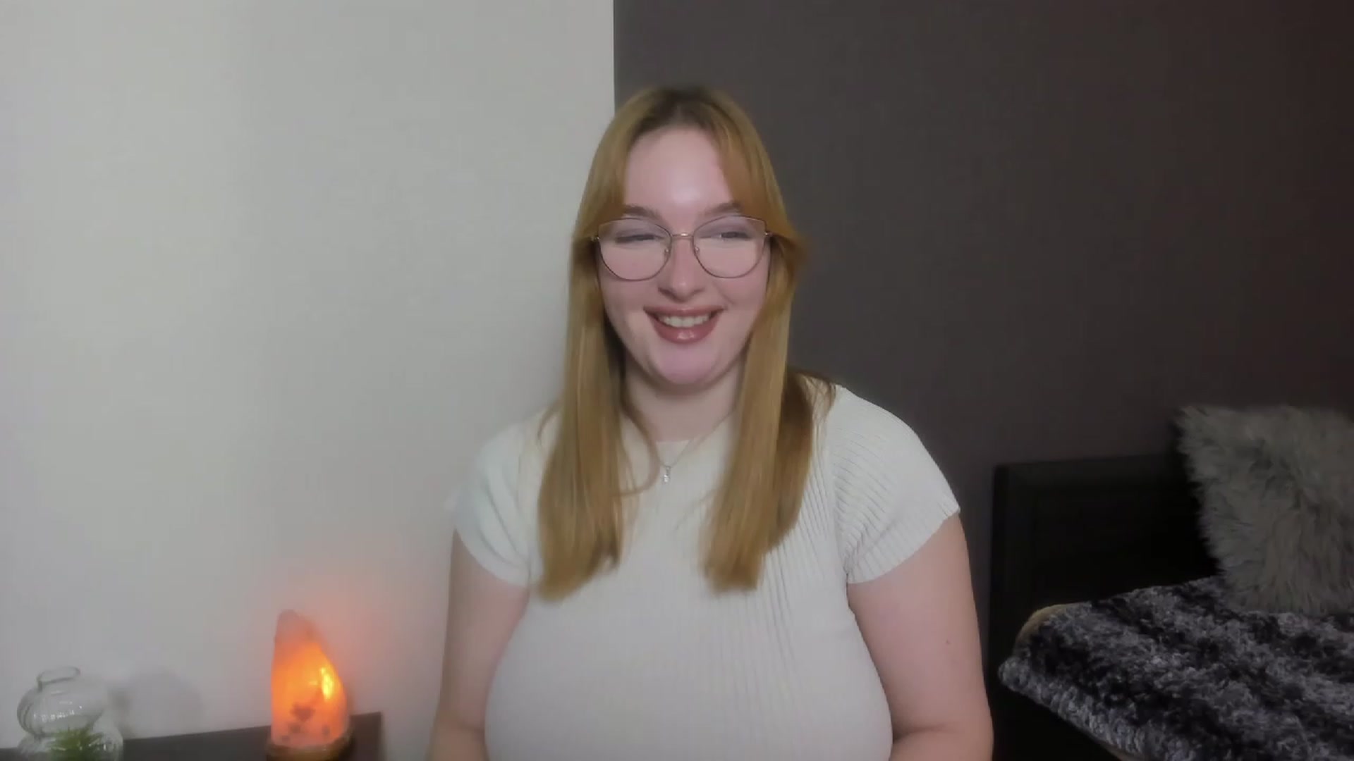 Gallery image thumbnail from AnaFoxy's myfreecams stream on, 12/12/2023, 11:26 image 15 of 20