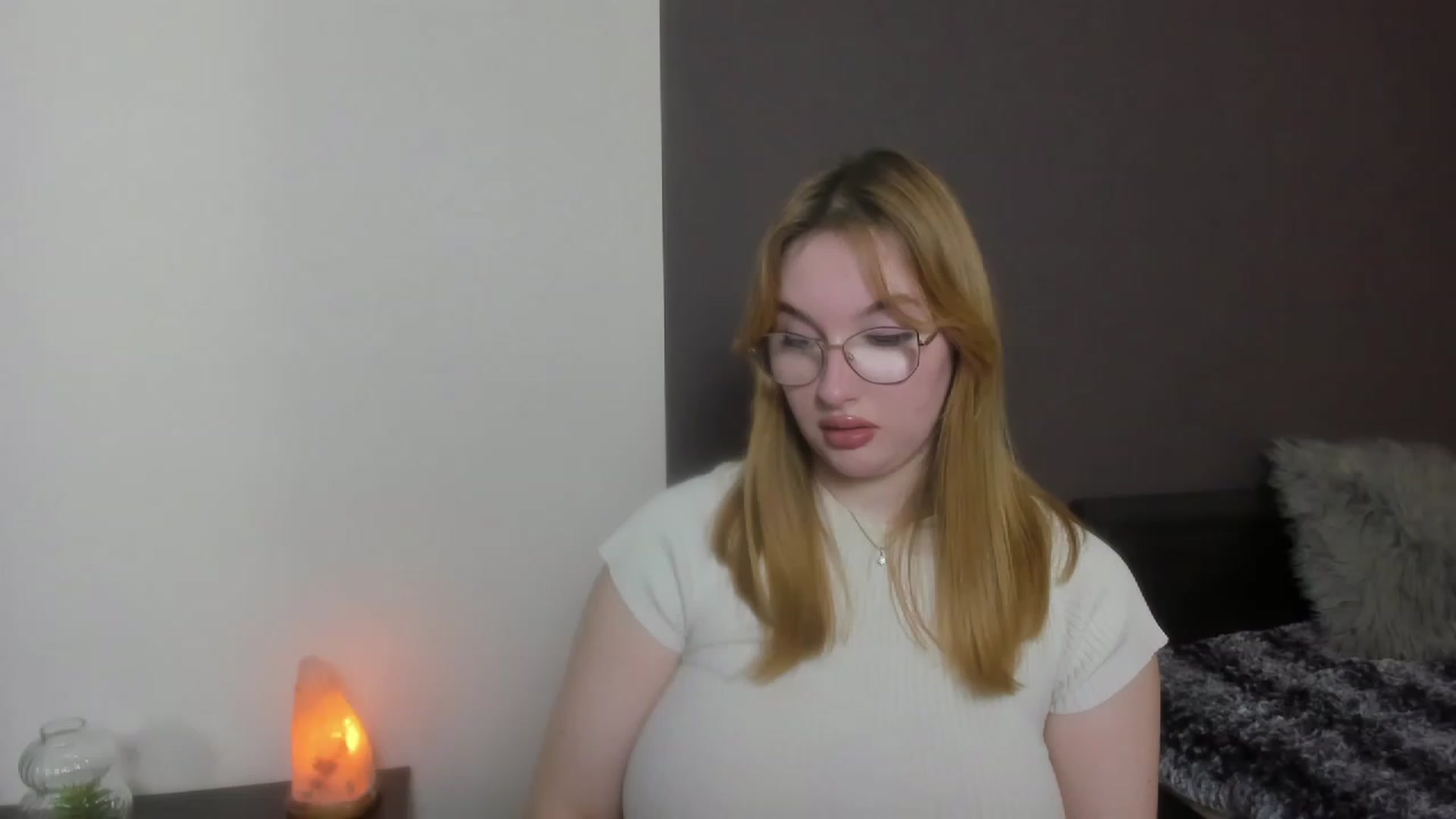 Gallery image thumbnail from AnaFoxy's myfreecams stream on, 12/12/2023, 12:13 image 12 of 20