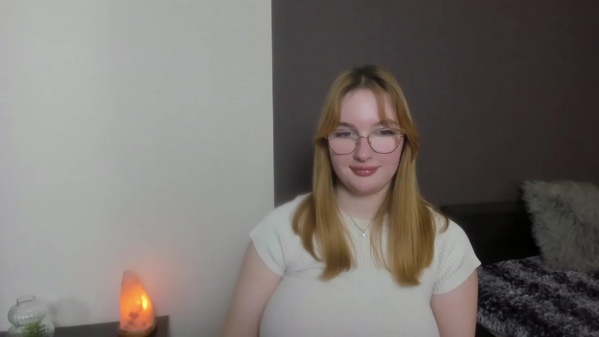 Gallery image thumbnail from AnaFoxy's myfreecams stream on, 12/12/2023, 12:13 image 16 of 20