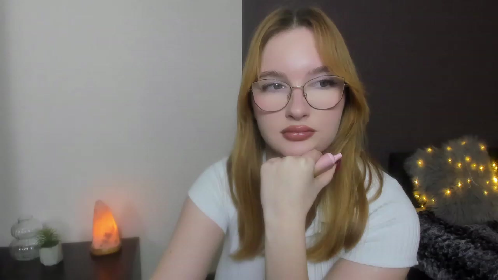 Gallery image thumbnail from AnaFoxy's myfreecams stream on, 12/13/2023, 11:54 image 16 of 20