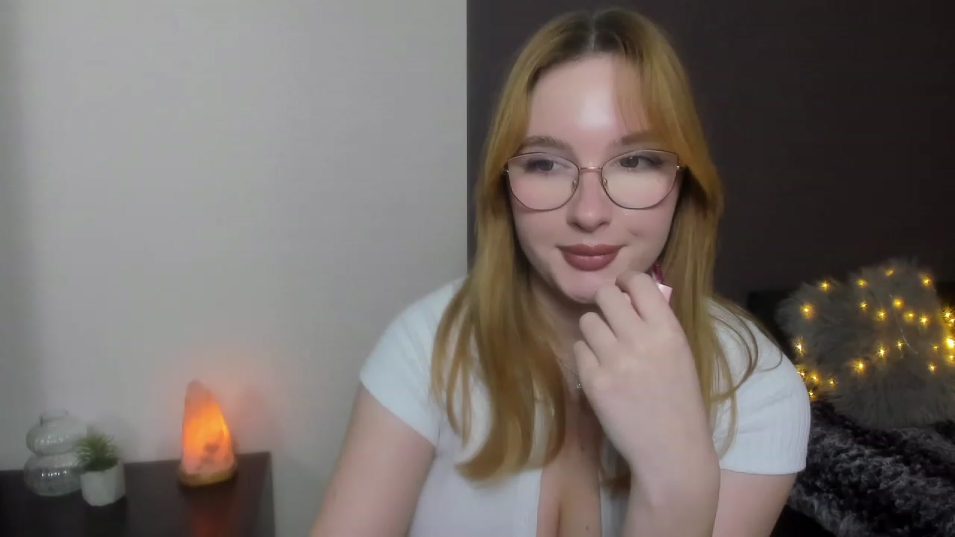 Gallery image thumbnail from AnaFoxy's myfreecams stream on, 12/13/2023, 12:48 image 14 of 20