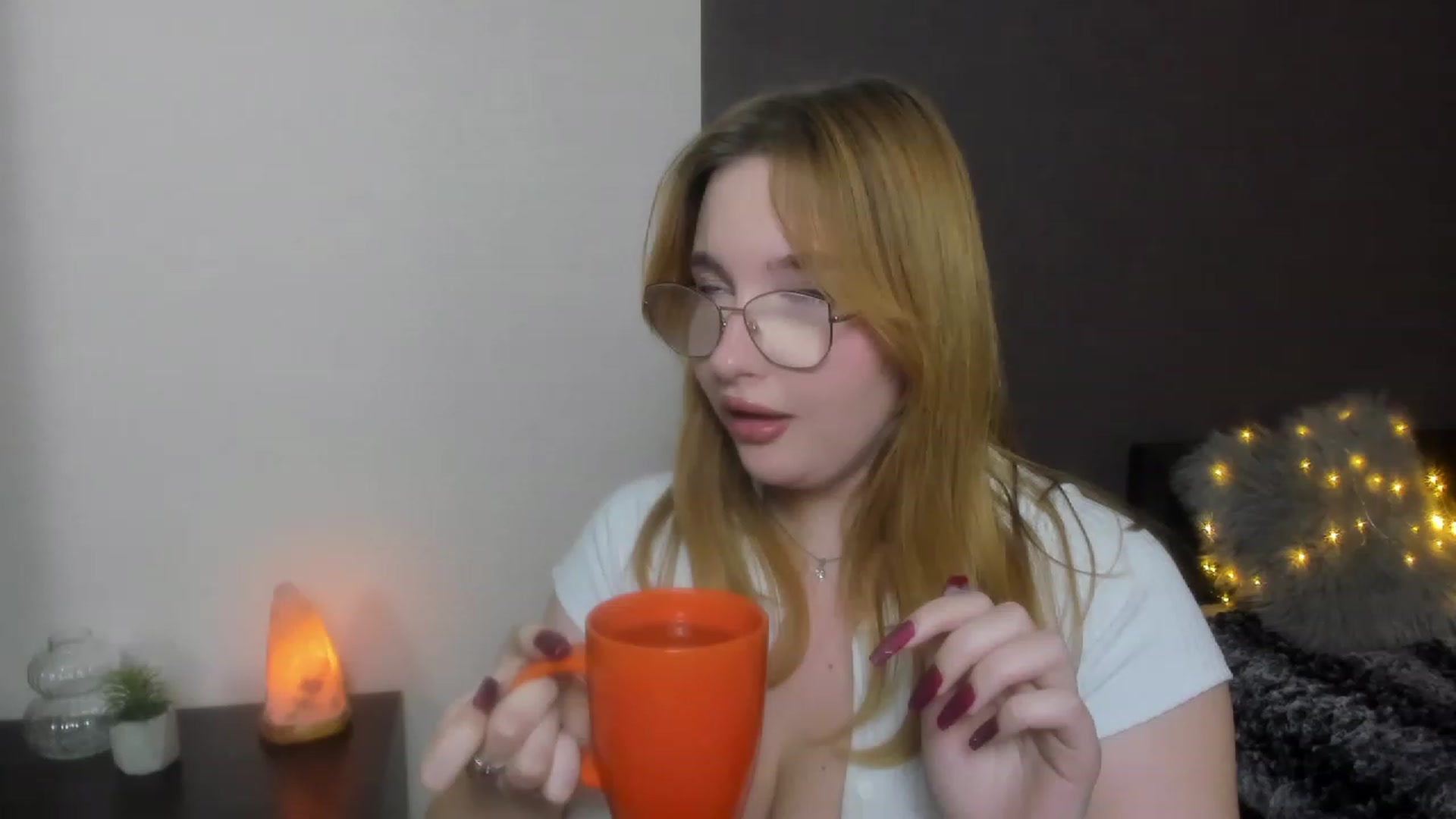 Gallery image thumbnail from AnaFoxy's myfreecams stream on, 12/13/2023, 12:48 image 4 of 20