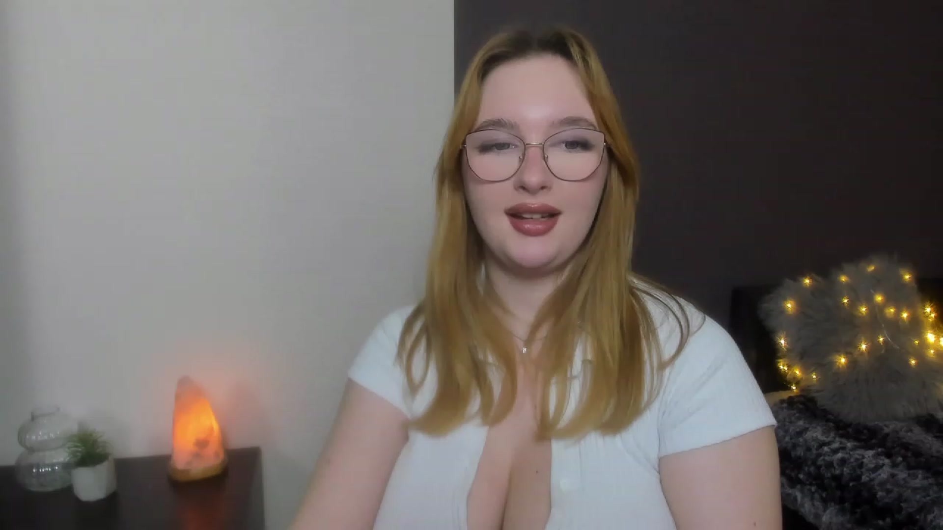 Gallery image thumbnail from AnaFoxy's myfreecams stream on, 12/13/2023, 12:48 image 12 of 20