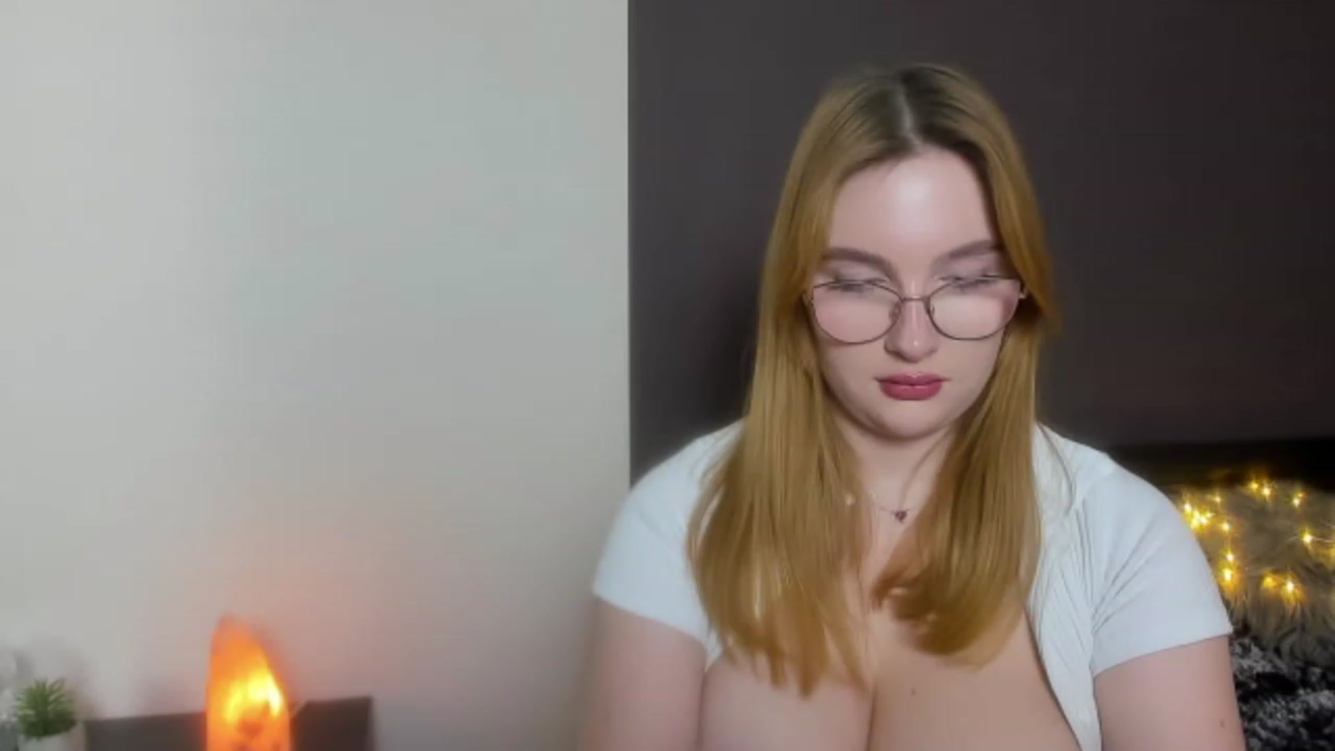 Gallery image thumbnail from AnaFoxy's myfreecams stream on, 12/16/2023, 10:56 image 20 of 20