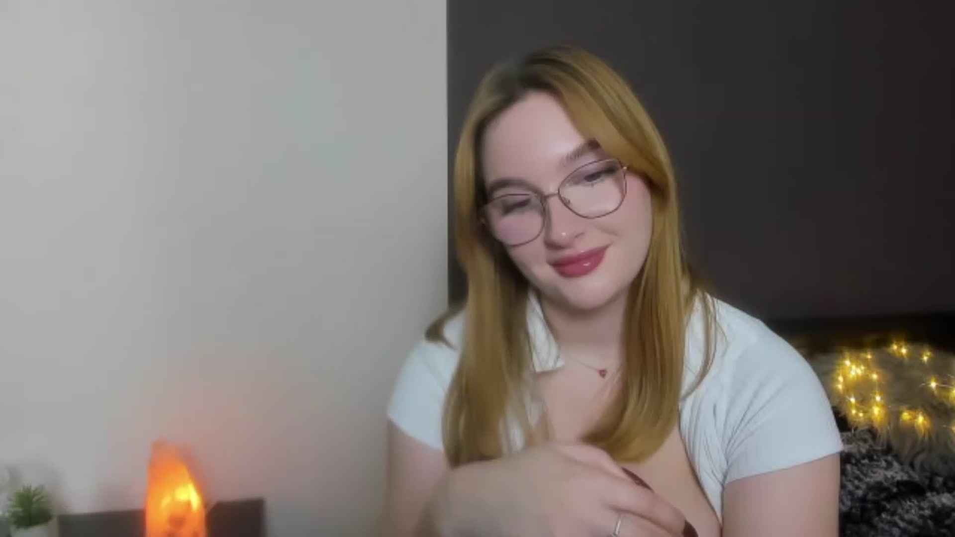 Gallery image thumbnail from AnaFoxy's myfreecams stream on, 12/16/2023, 10:56 image 3 of 20