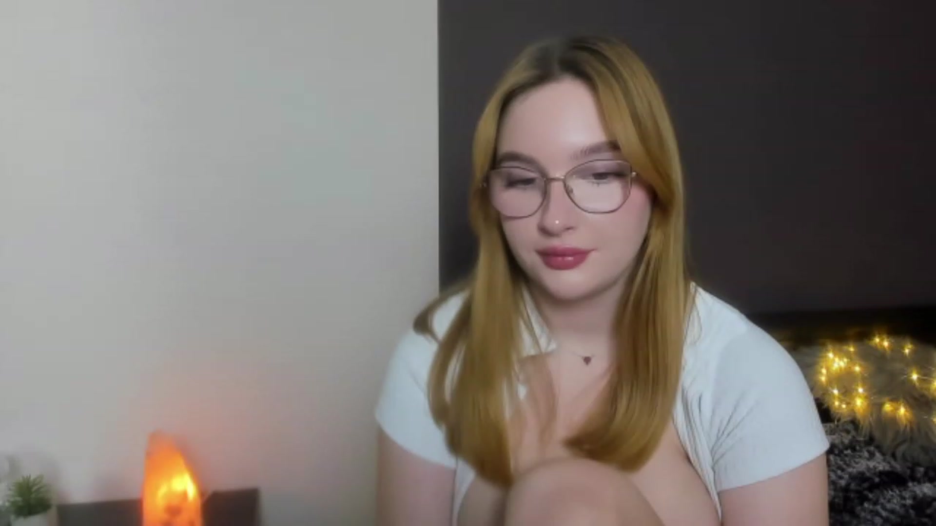 Gallery image thumbnail from AnaFoxy's myfreecams stream on, 12/16/2023, 10:56 image 2 of 20