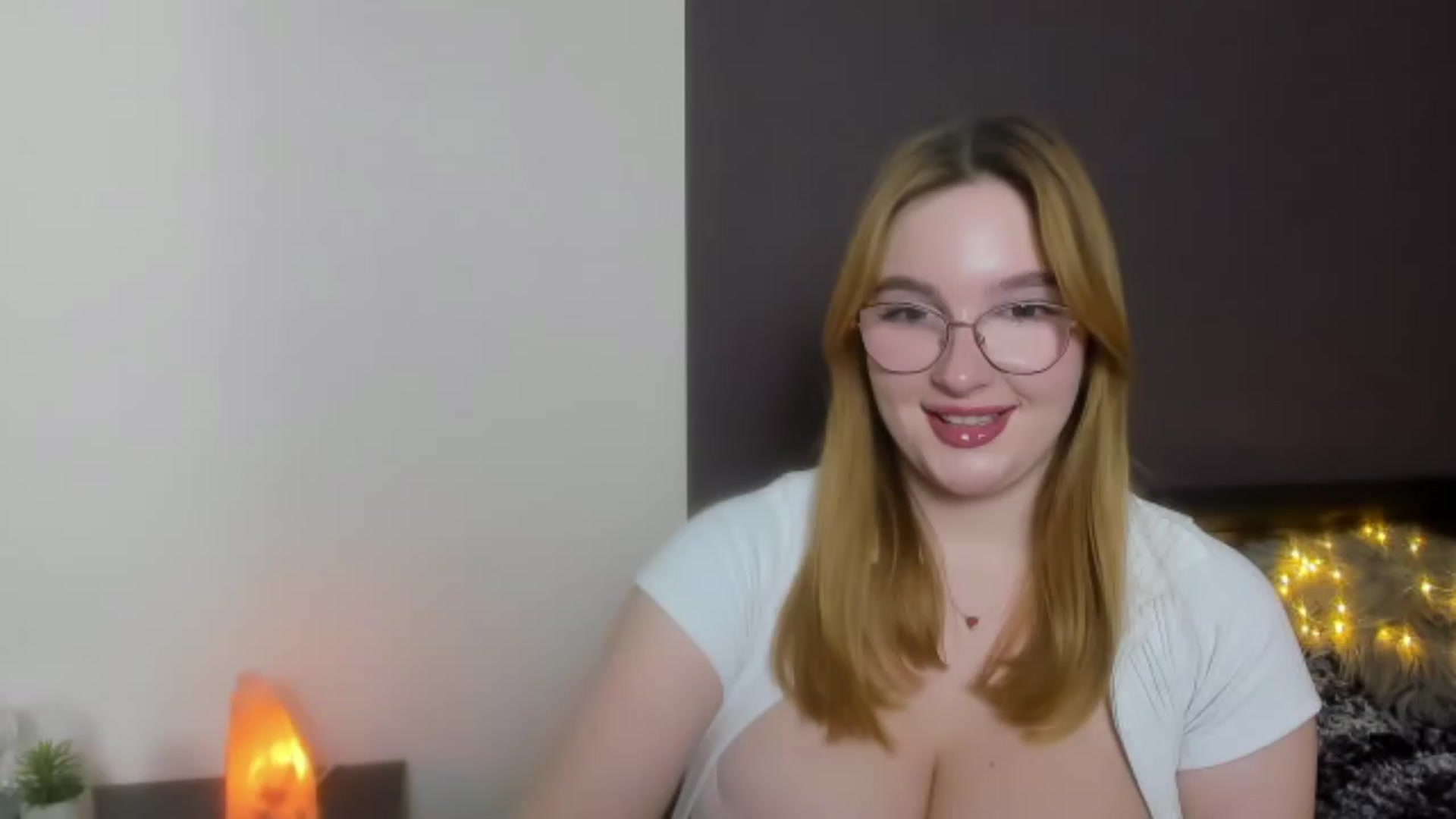 Gallery image thumbnail from AnaFoxy's myfreecams stream on, 12/16/2023, 12:44 image 8 of 20