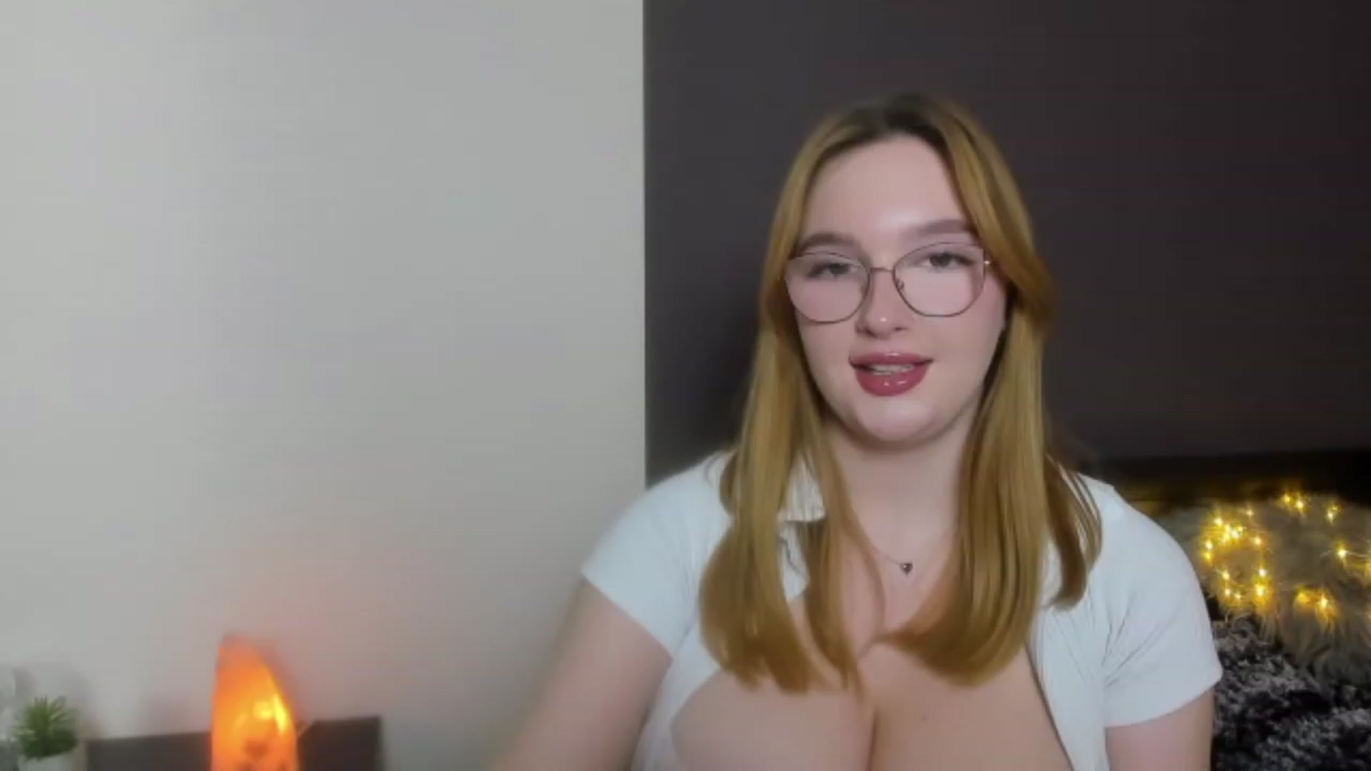 Gallery image thumbnail from AnaFoxy's myfreecams stream on, 12/16/2023, 12:44 image 6 of 20