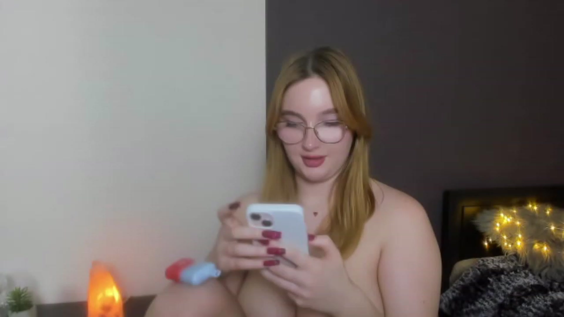 Gallery image thumbnail from AnaFoxy's myfreecams stream on, 12/16/2023, 12:44 image 19 of 20
