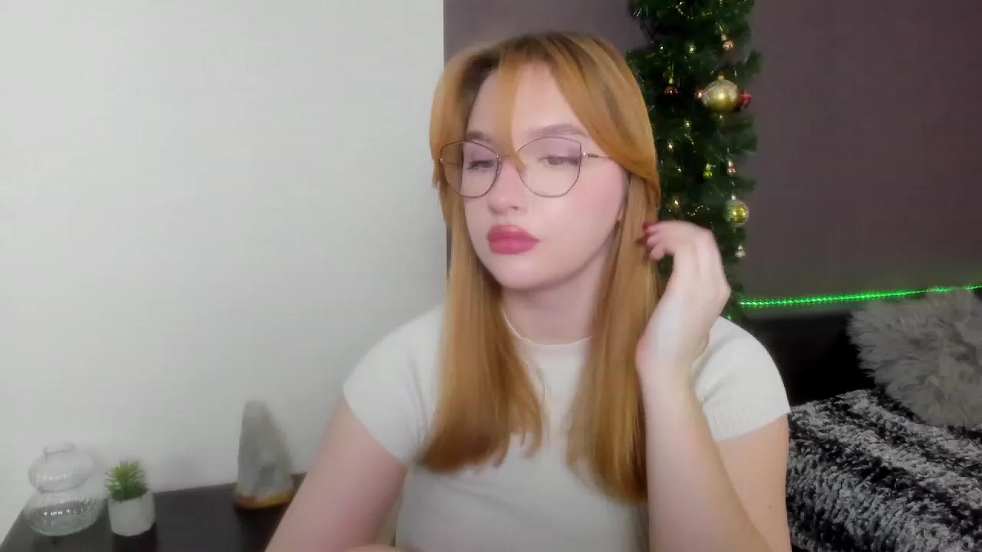 Gallery image thumbnail from AnaFoxy's myfreecams stream on, 12/18/2023, 11:23 image 7 of 20