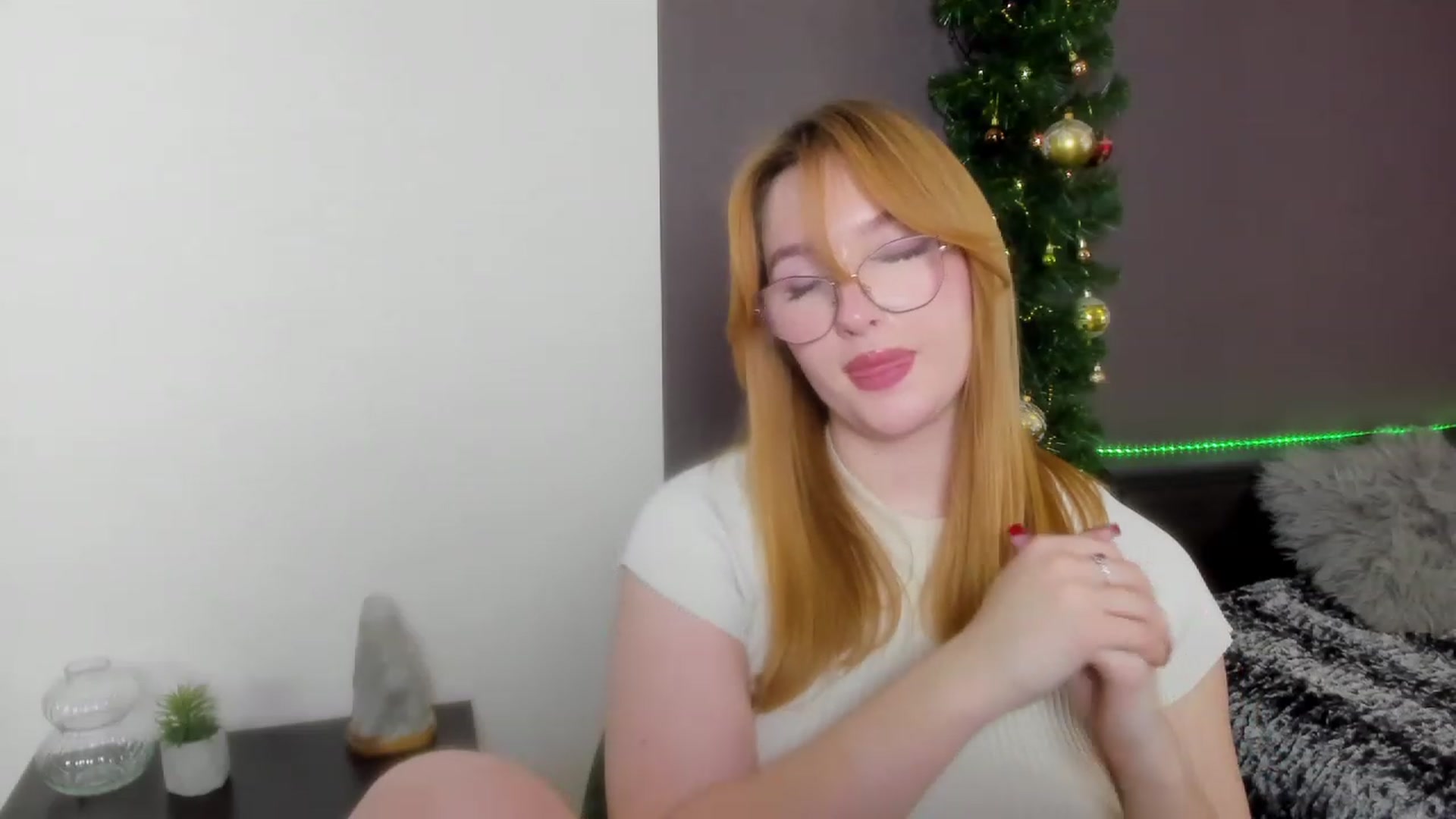 Gallery image thumbnail from AnaFoxy's myfreecams stream on, 12/18/2023, 11:23 image 19 of 20