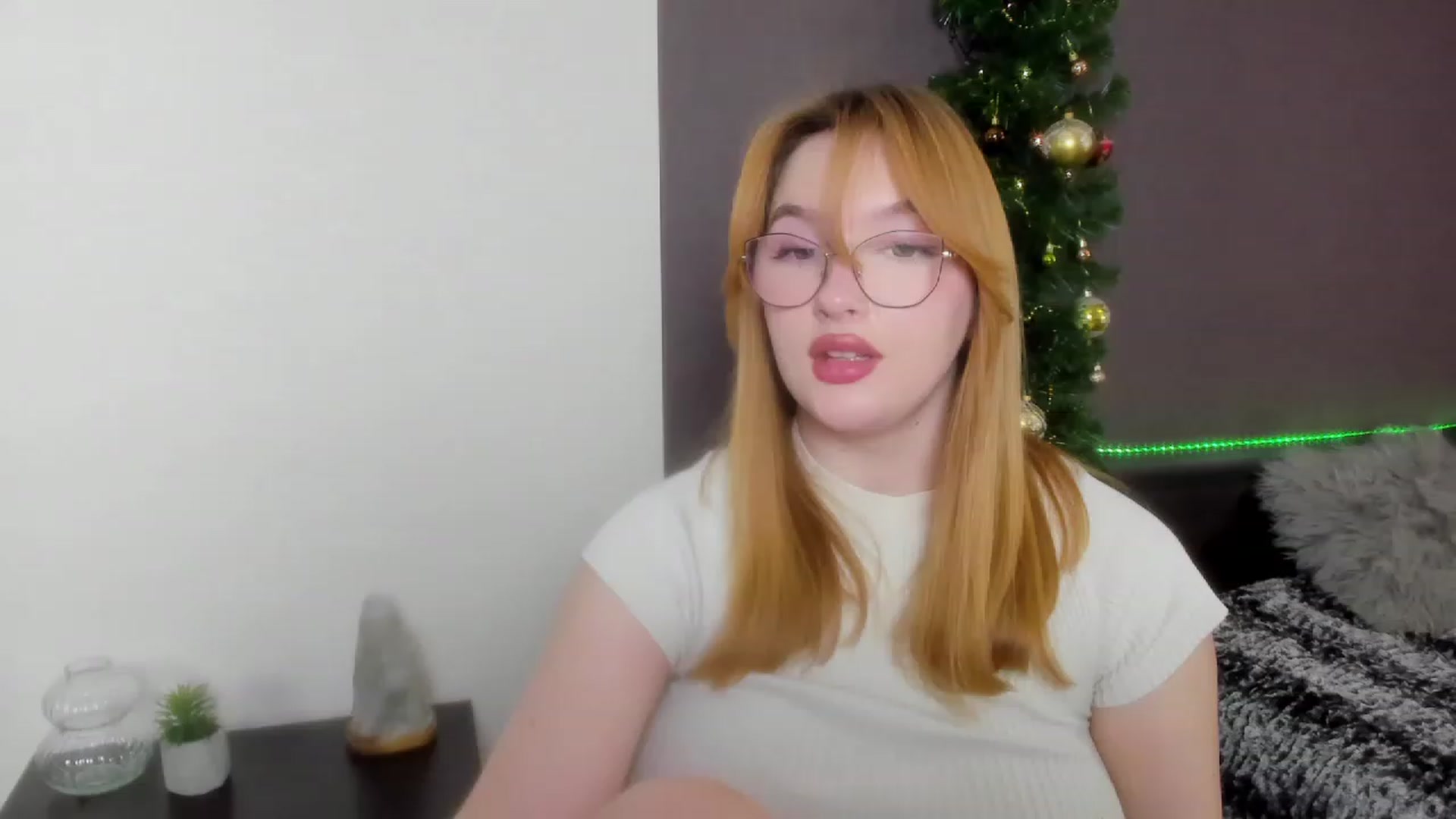 Gallery image thumbnail from AnaFoxy's myfreecams stream on, 12/18/2023, 11:23 image 16 of 20