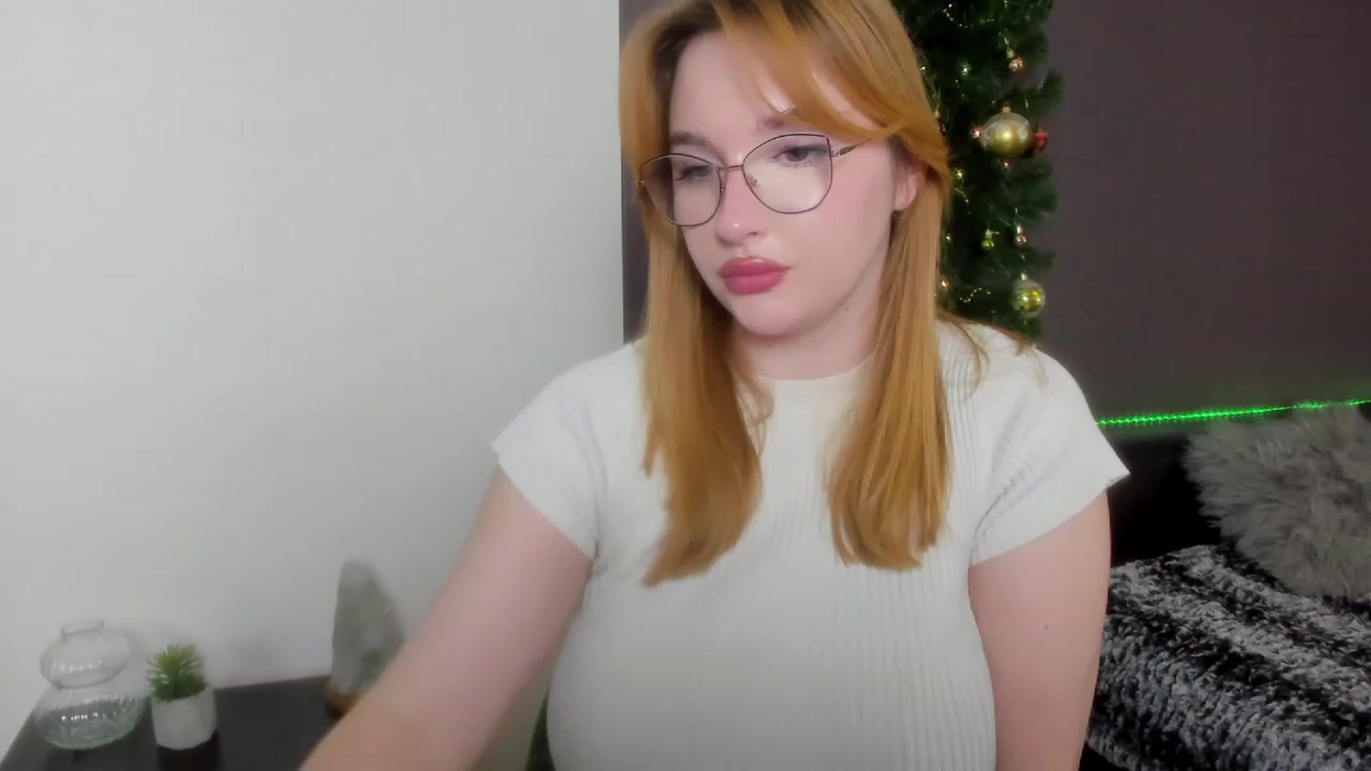Gallery image thumbnail from AnaFoxy's myfreecams stream on, 12/18/2023, 11:23 image 2 of 20