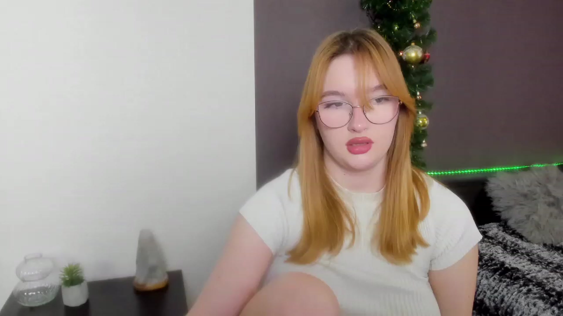 Gallery image thumbnail from AnaFoxy's myfreecams stream on, 12/18/2023, 11:23 image 13 of 20