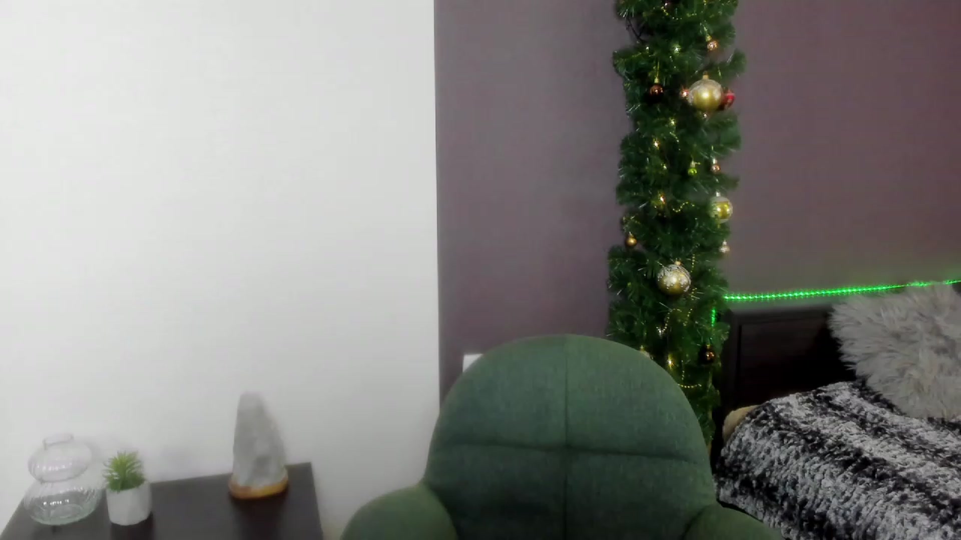 Gallery image thumbnail from AnaFoxy's myfreecams stream on, 12/18/2023, 11:23 image 5 of 20