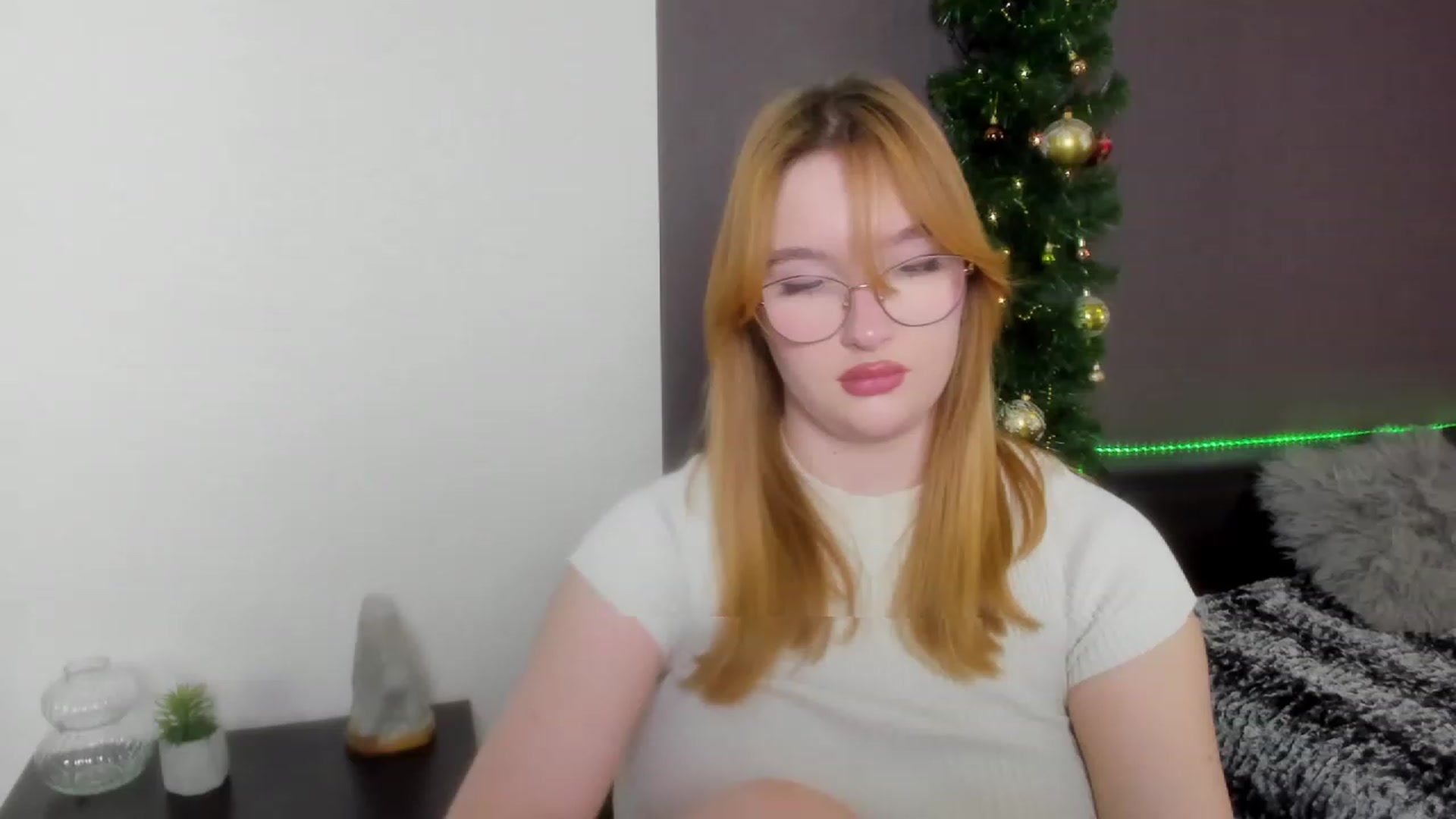 Gallery image thumbnail from AnaFoxy's myfreecams stream on, 12/18/2023, 11:23 image 14 of 20