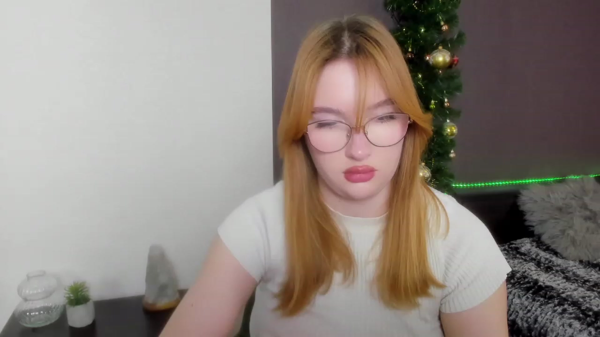 Gallery image thumbnail from AnaFoxy's myfreecams stream on, 12/18/2023, 11:23 image 6 of 20