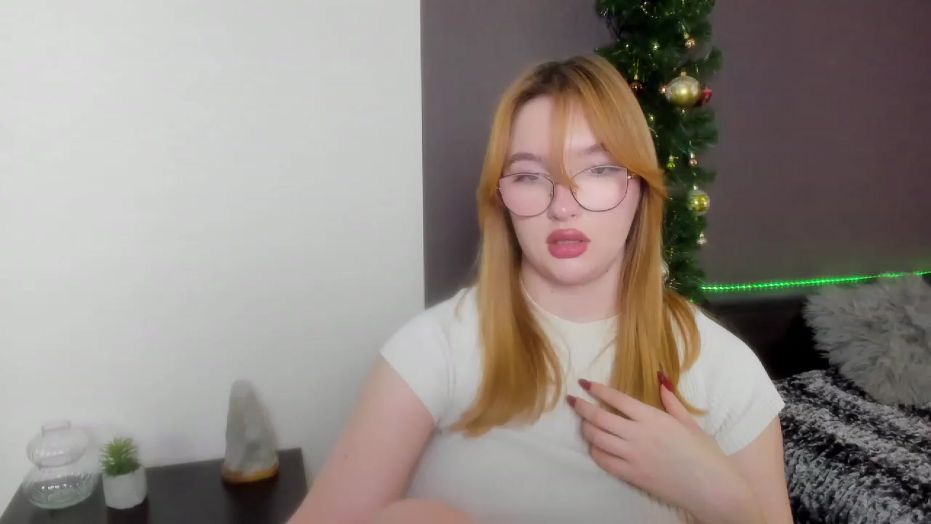 Gallery image thumbnail from AnaFoxy's myfreecams stream on, 12/18/2023, 11:23 image 17 of 20