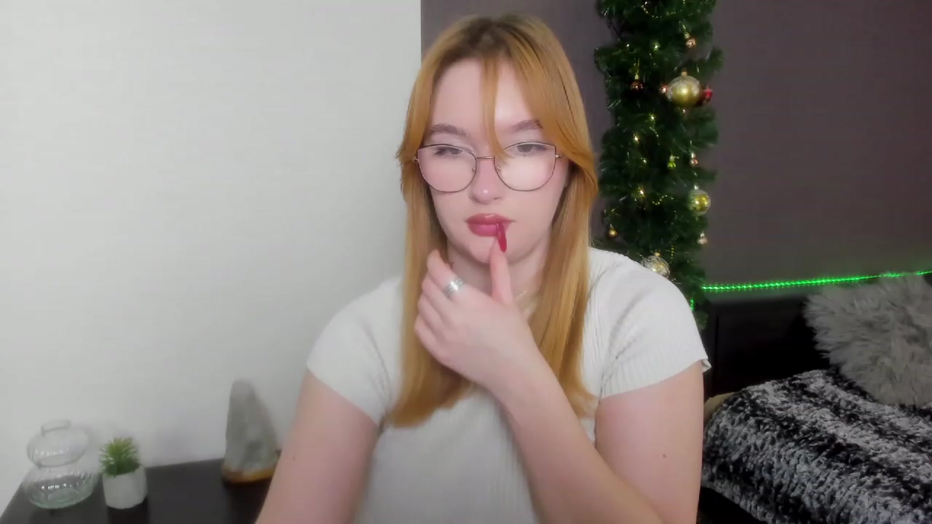 Gallery image thumbnail from AnaFoxy's myfreecams stream on, 12/18/2023, 11:23 image 4 of 20
