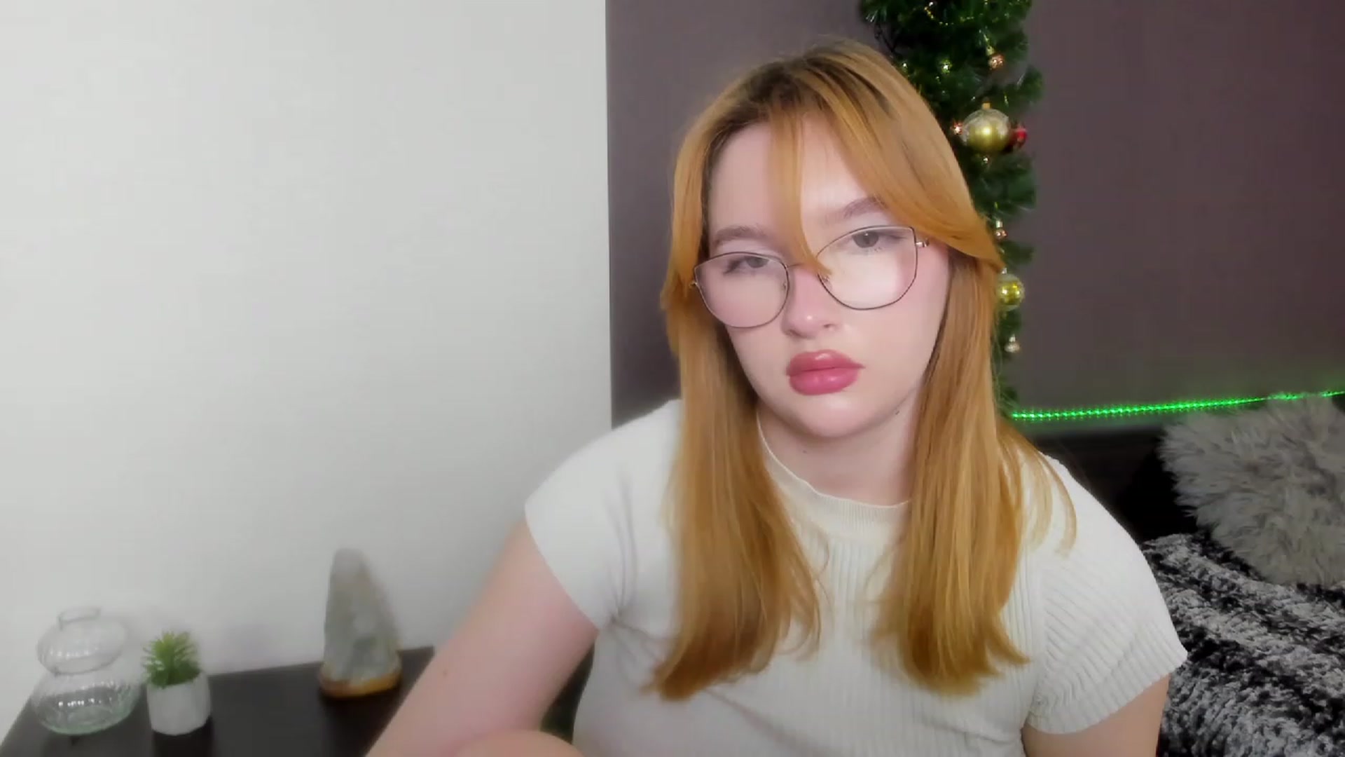 Gallery image thumbnail from AnaFoxy's myfreecams stream on, 12/18/2023, 11:23 image 8 of 20