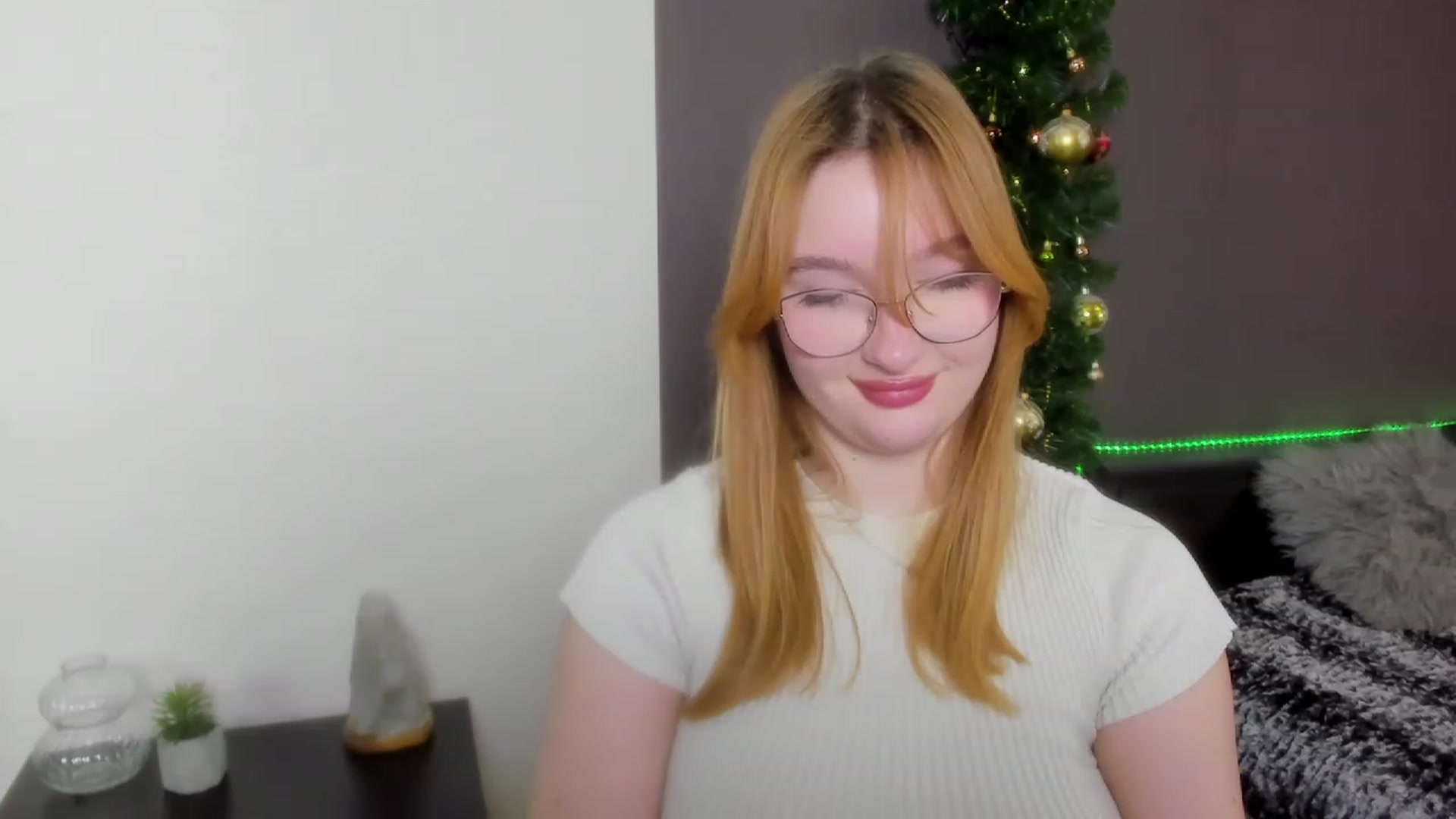 Gallery image thumbnail from AnaFoxy's myfreecams stream on, 12/18/2023, 12:49 image 10 of 20