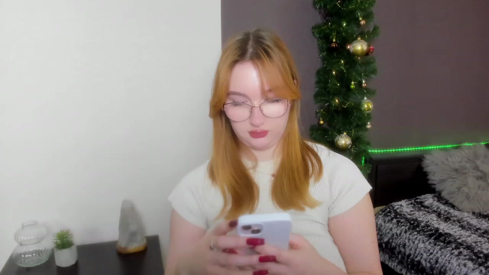 Gallery image thumbnail from AnaFoxy's myfreecams stream on, 12/18/2023, 12:49 image 4 of 20