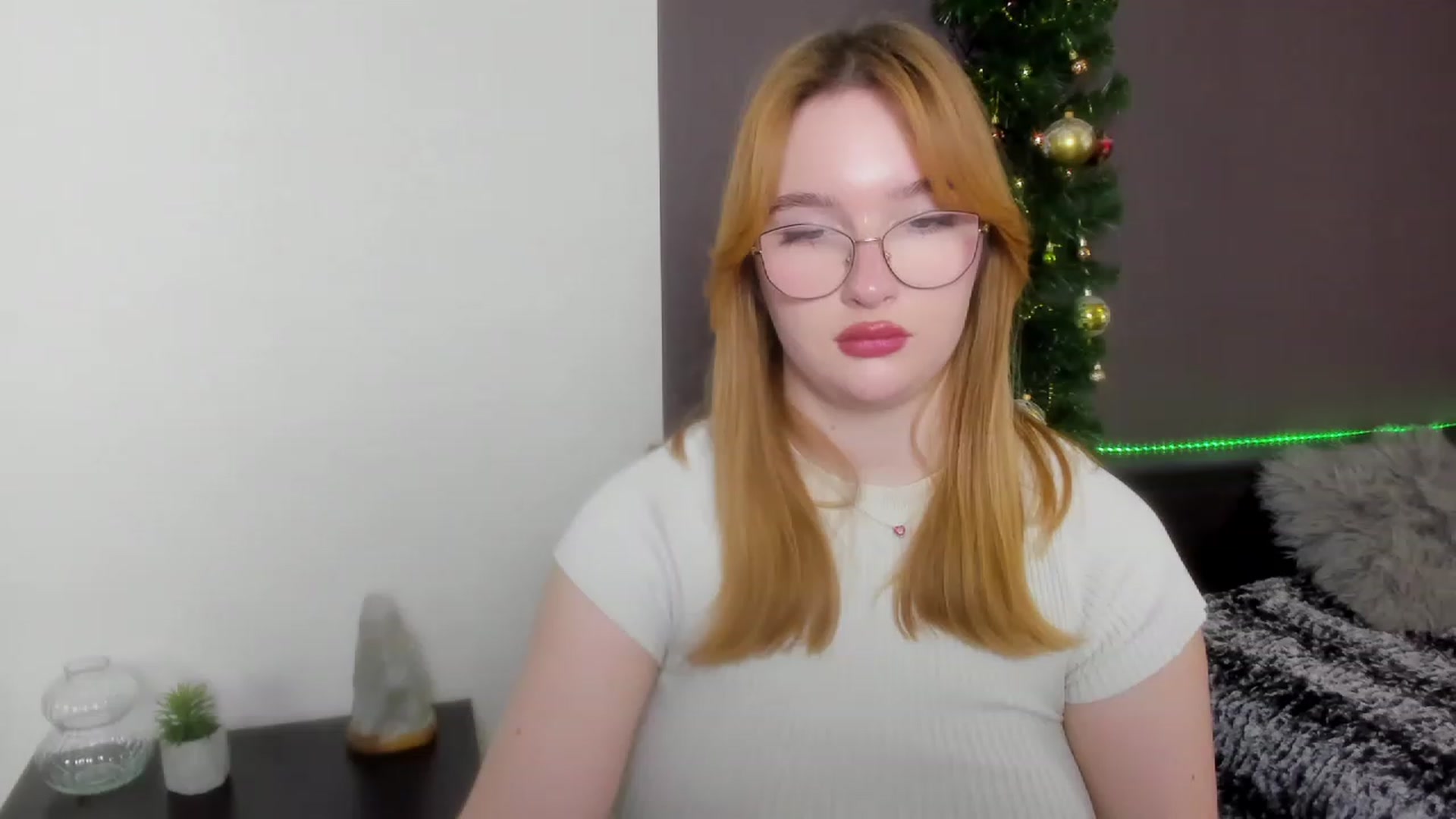 Gallery image thumbnail from AnaFoxy's myfreecams stream on, 12/18/2023, 12:49 image 6 of 20