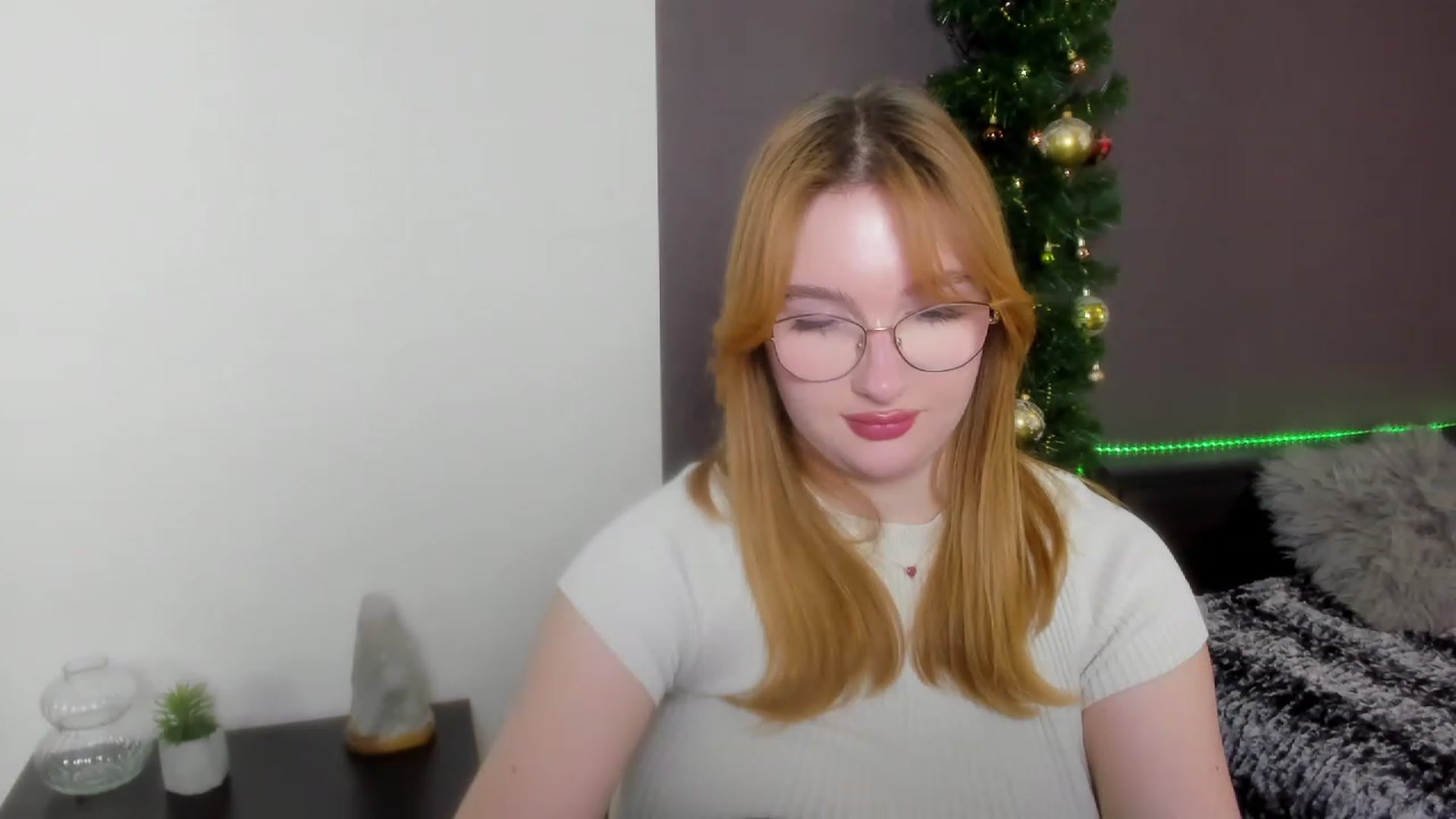 Gallery image thumbnail from AnaFoxy's myfreecams stream on, 12/18/2023, 12:49 image 5 of 20