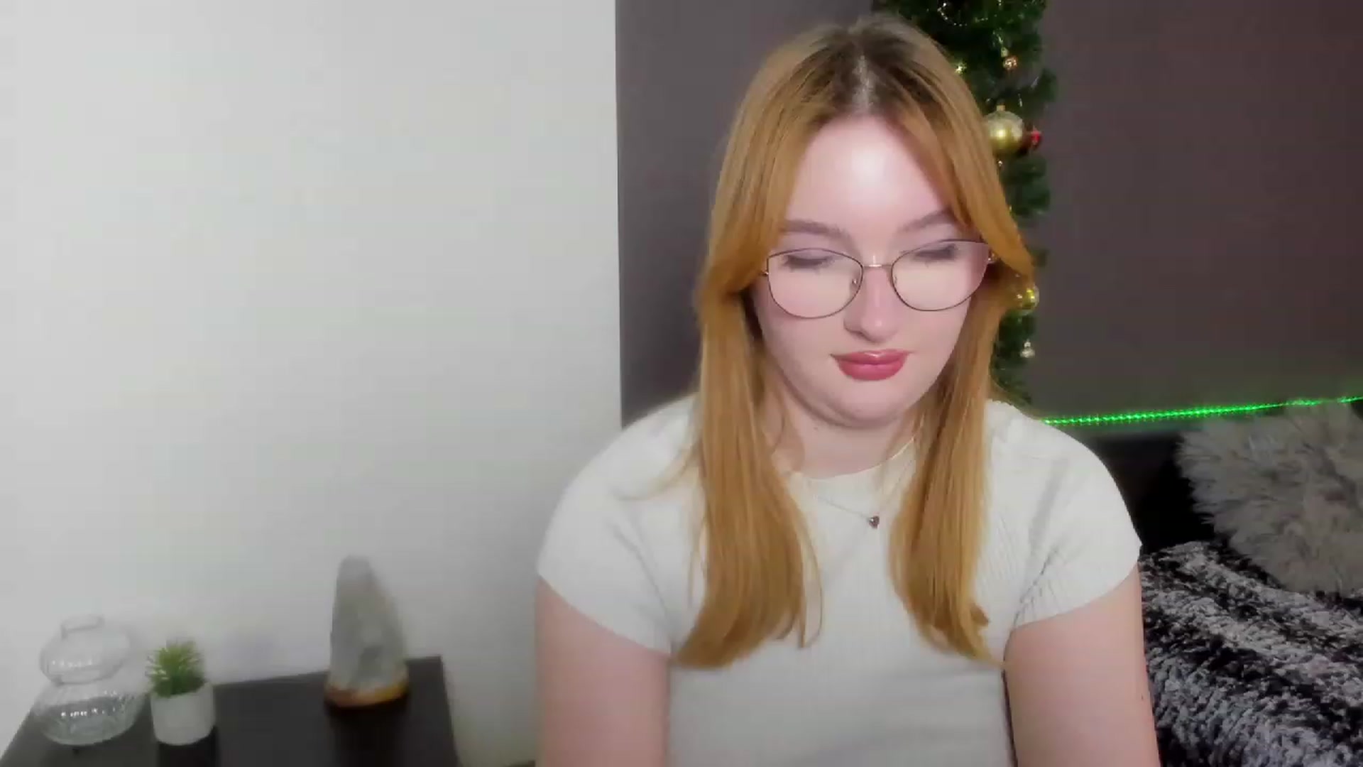 Gallery image thumbnail from AnaFoxy's myfreecams stream on, 12/18/2023, 12:49 image 9 of 20