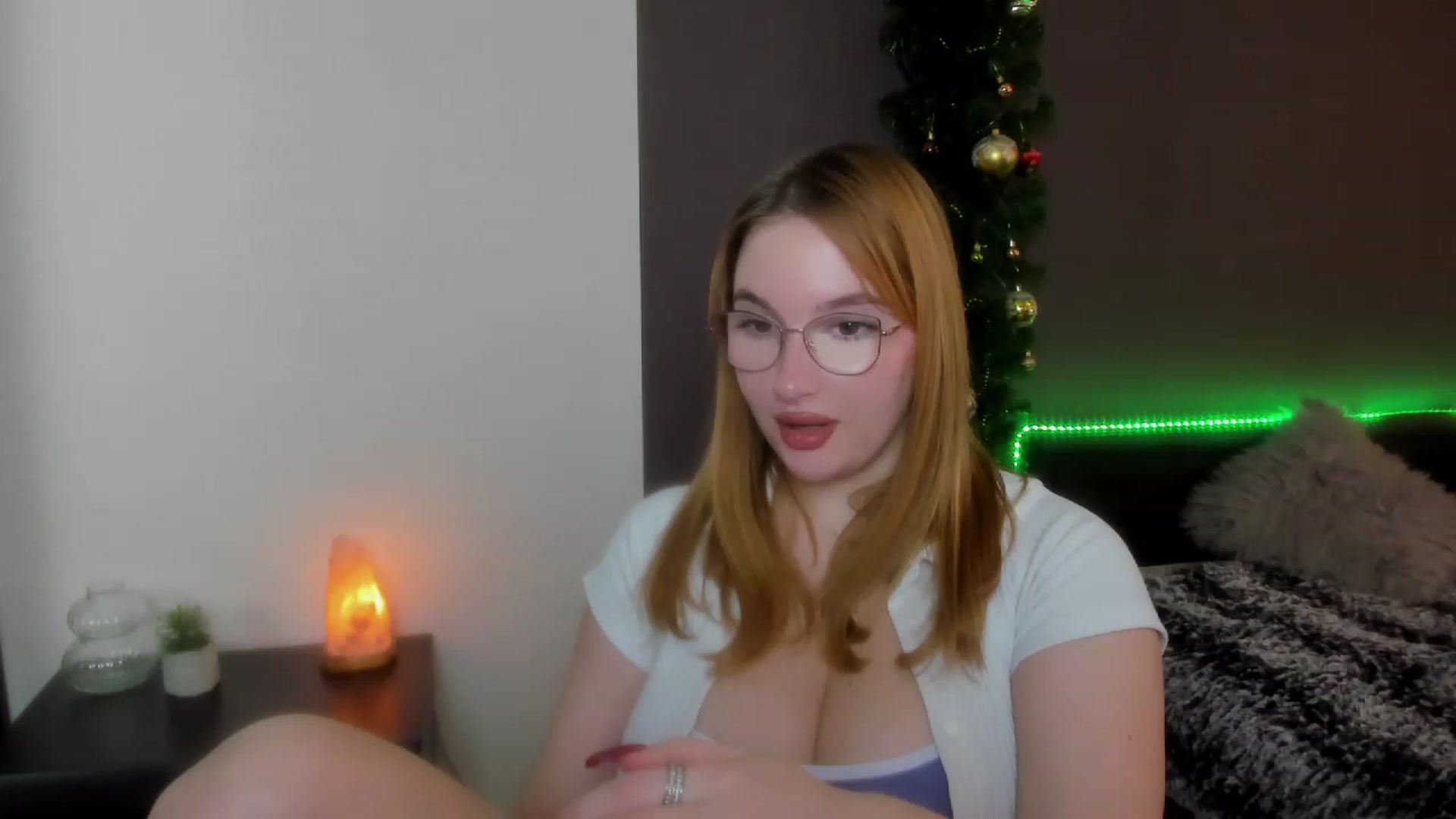 Gallery image thumbnail from AnaFoxy's myfreecams stream on, 12/19/2023, 12:39 image 15 of 20