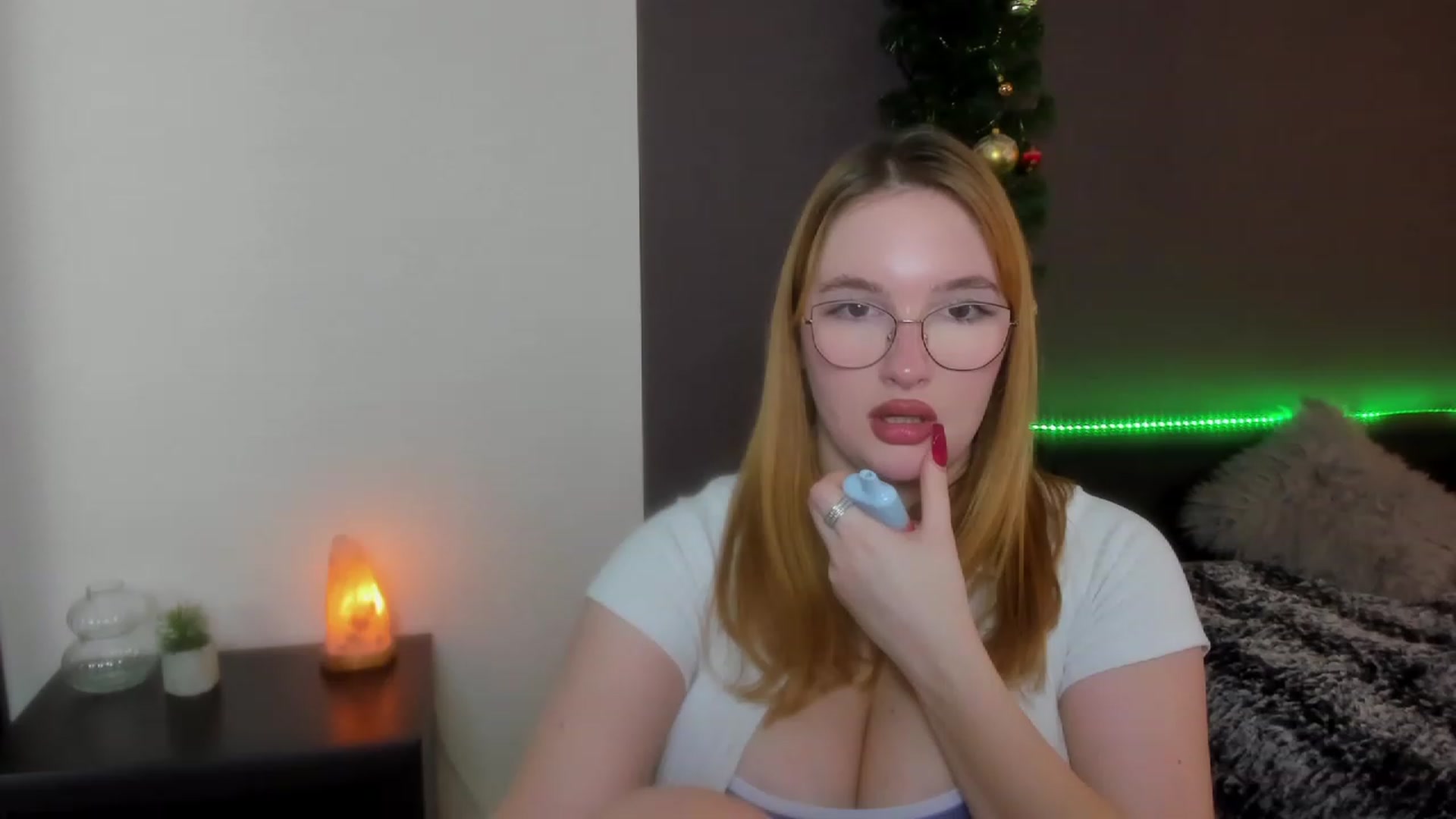 Gallery image thumbnail from AnaFoxy's myfreecams stream on, 12/19/2023, 12:39 image 13 of 20