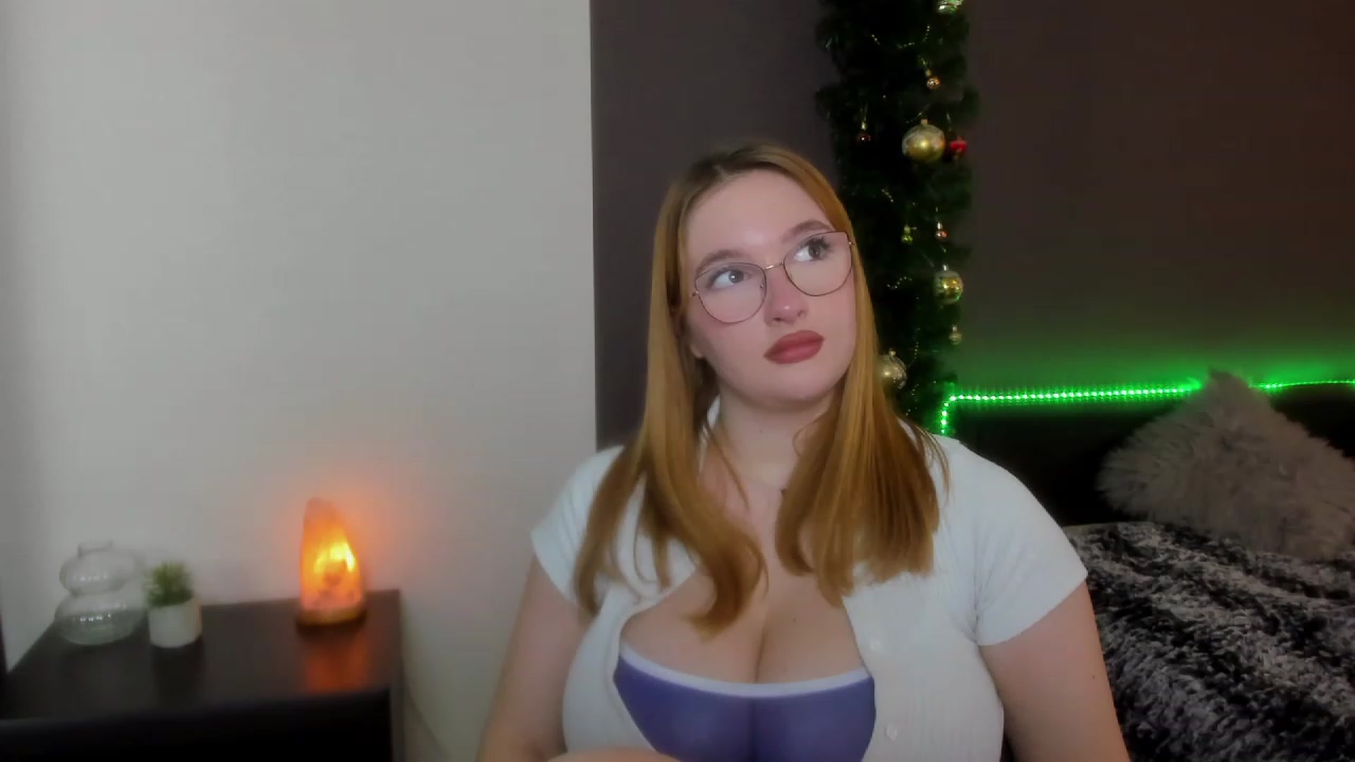 Gallery image thumbnail from AnaFoxy's myfreecams stream on, 12/19/2023, 12:39 image 16 of 20