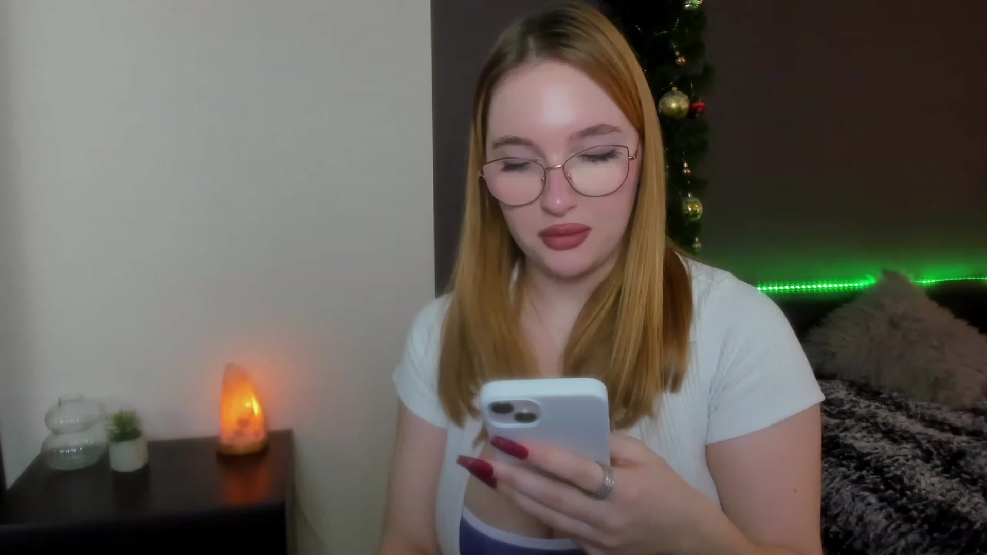 Gallery image thumbnail from AnaFoxy's myfreecams stream on, 12/19/2023, 12:39 image 3 of 20