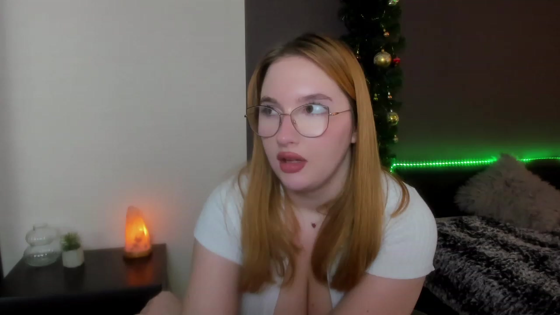Gallery image thumbnail from AnaFoxy's myfreecams stream on, 12/19/2023, 12:39 image 19 of 20