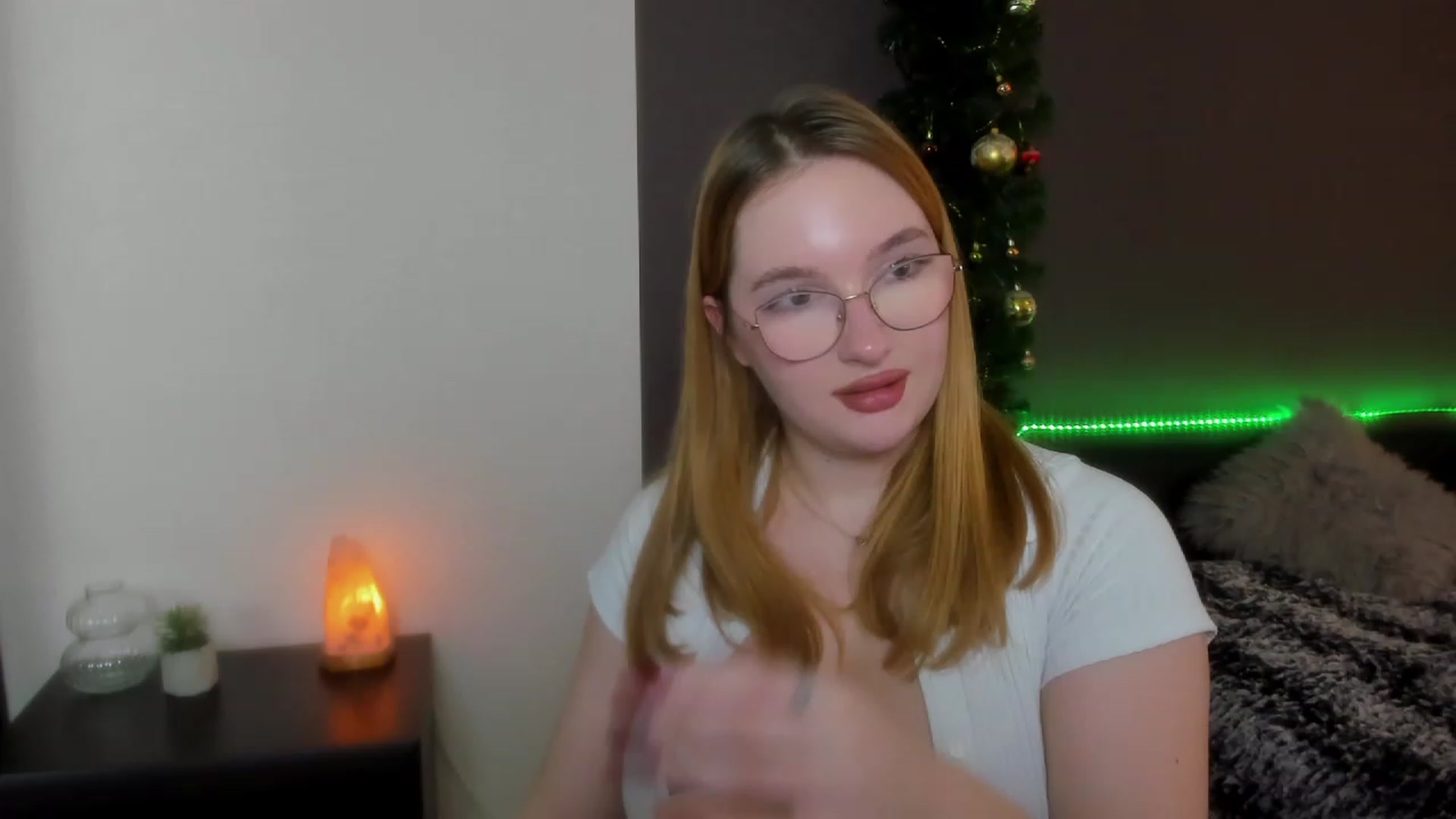 Gallery image thumbnail from AnaFoxy's myfreecams stream on, 12/19/2023, 12:39 image 2 of 20