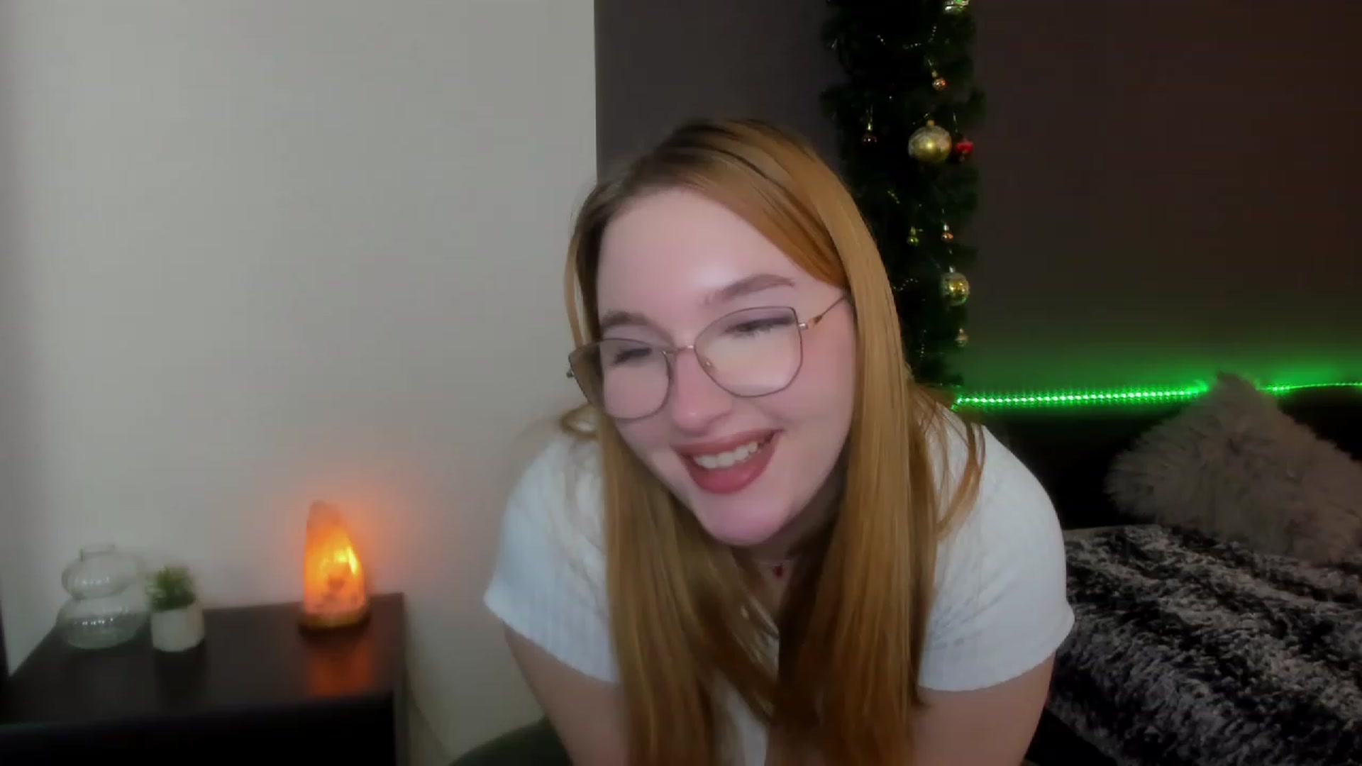 Gallery image thumbnail from AnaFoxy's myfreecams stream on, 12/19/2023, 12:39 image 18 of 20