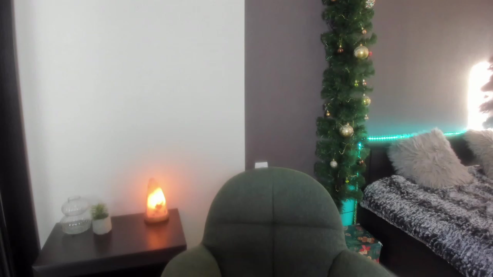 Gallery image thumbnail from AnaFoxy's myfreecams stream on, 12/20/2023, 12:02 image 18 of 20
