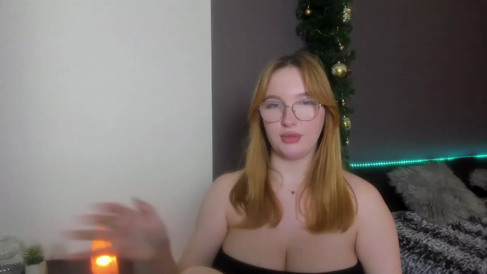 Gallery image thumbnail from AnaFoxy's myfreecams stream on, 12/22/2023, 12:42 image 16 of 20