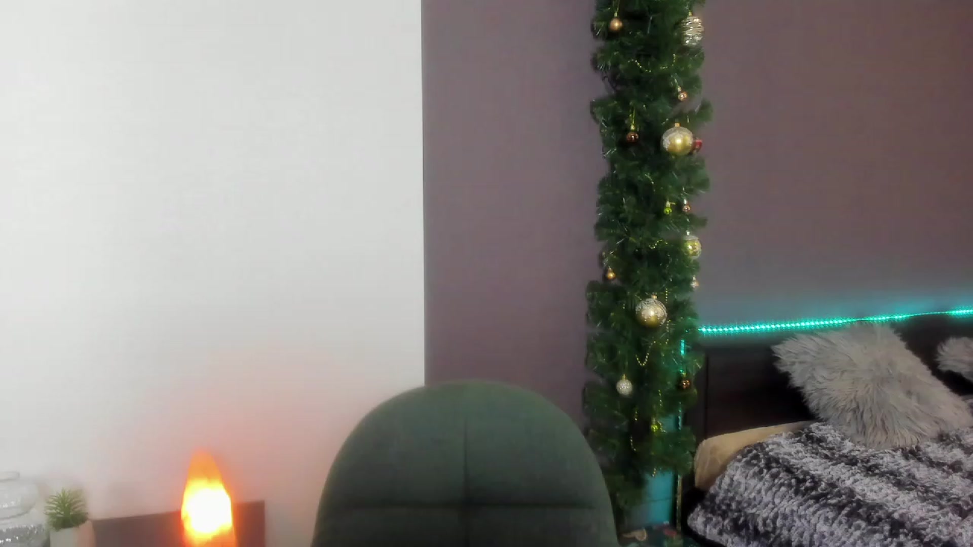 Gallery image thumbnail from AnaFoxy's myfreecams stream on, 12/22/2023, 12:42 image 10 of 20
