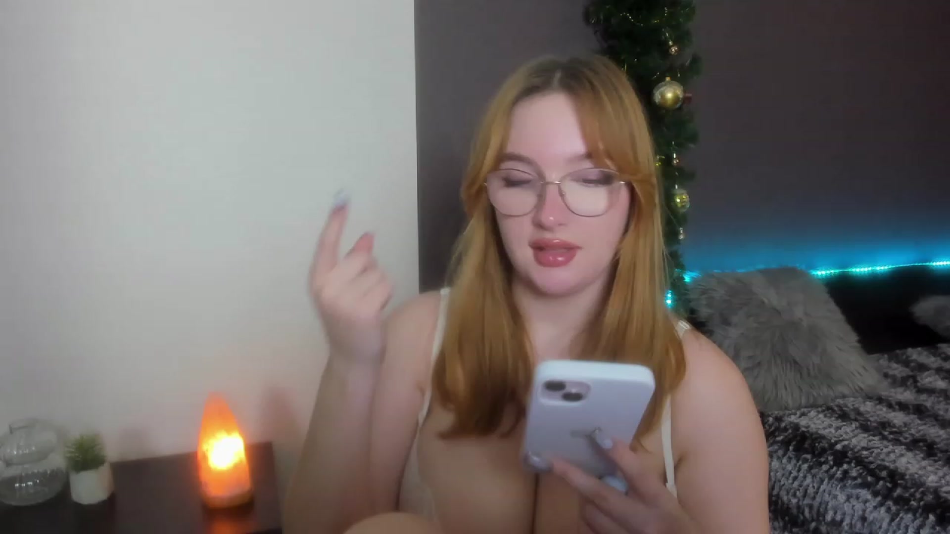 Gallery image thumbnail from AnaFoxy's myfreecams stream on, 12/23/2023, 12:46 image 6 of 20