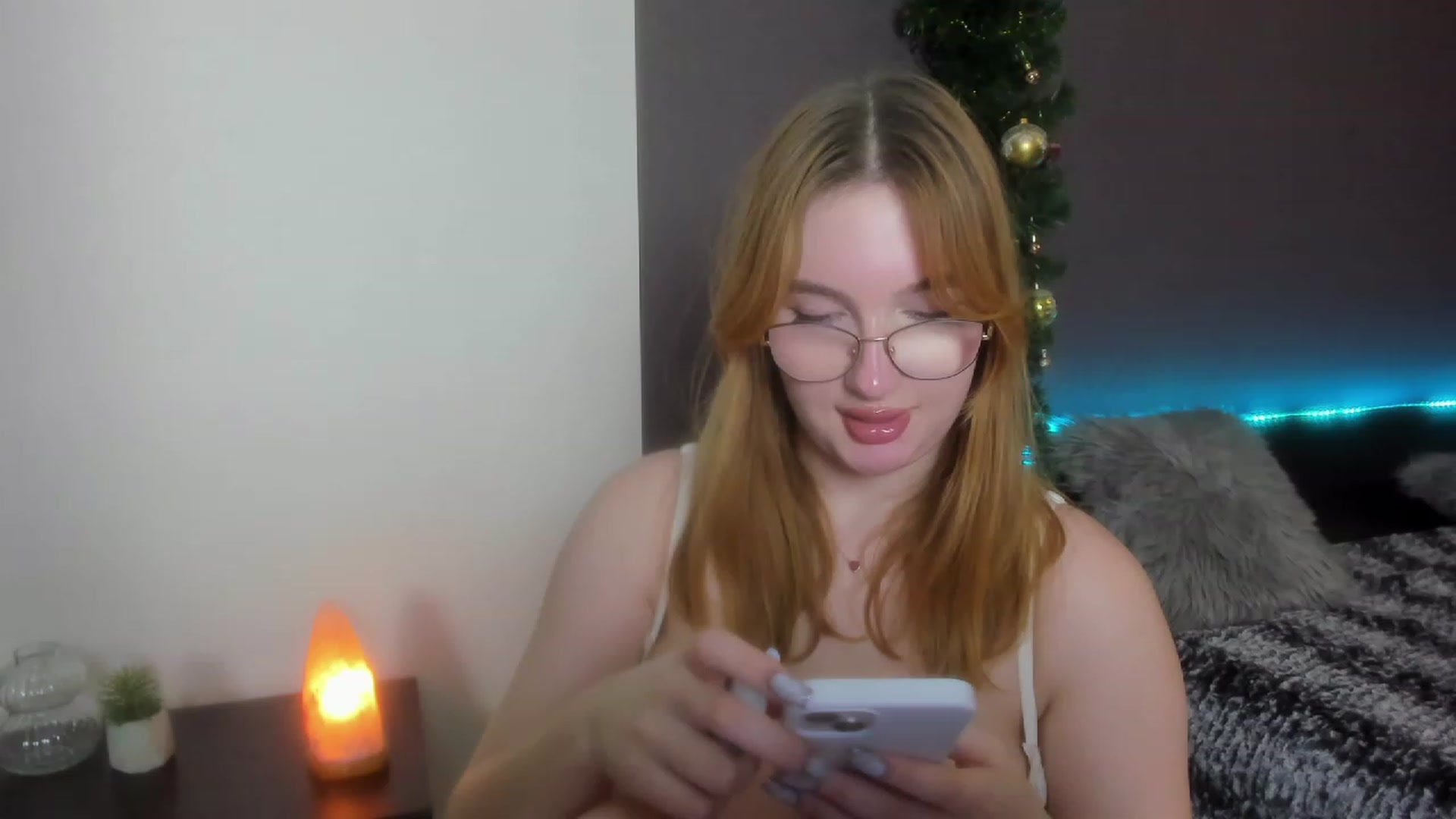 Gallery image thumbnail from AnaFoxy's myfreecams stream on, 12/23/2023, 12:46 image 8 of 20