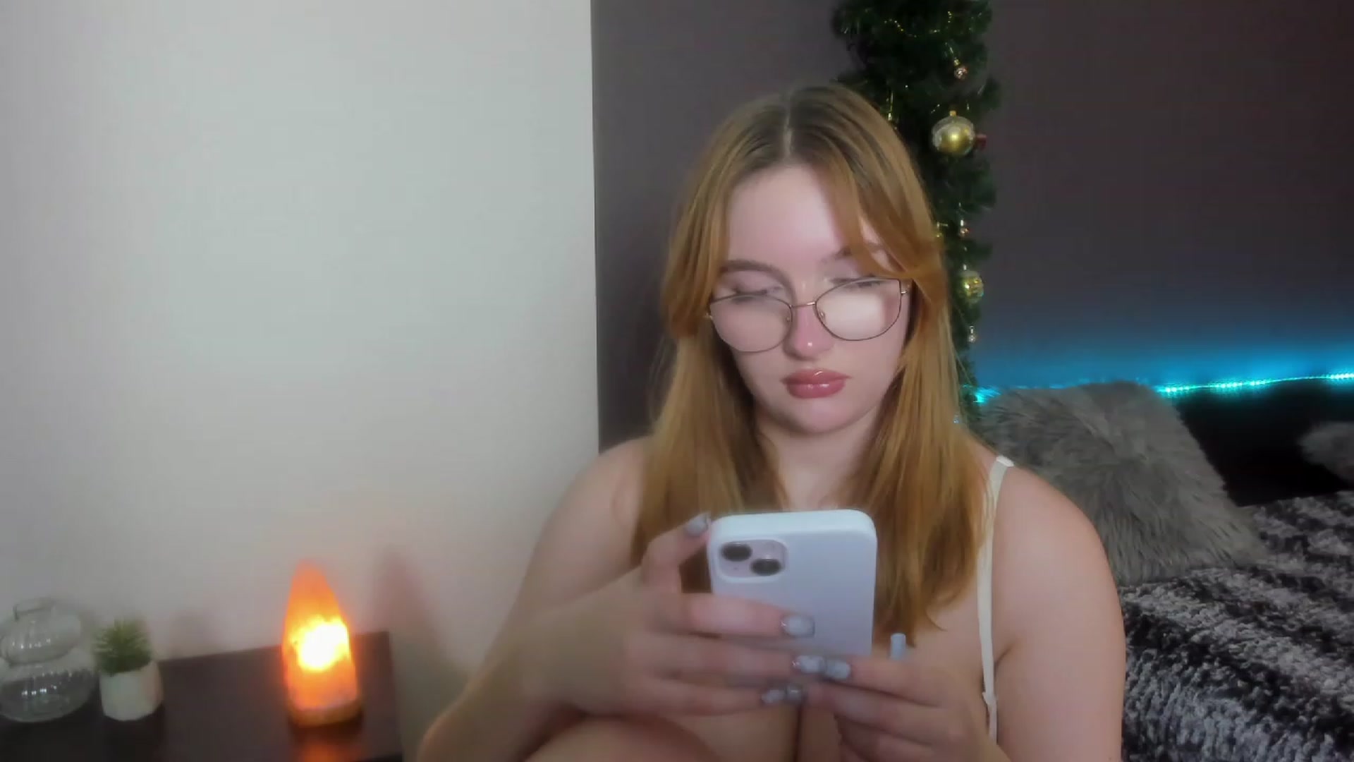 Gallery image thumbnail from AnaFoxy's myfreecams stream on, 12/23/2023, 12:46 image 14 of 20