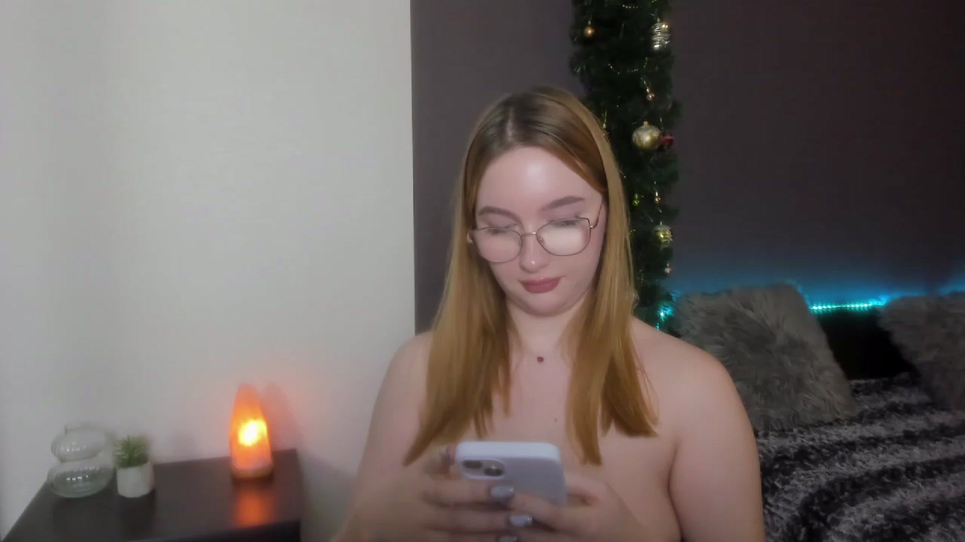 Gallery image thumbnail from AnaFoxy's myfreecams stream on, 12/24/2023, 09:35 image 2 of 20