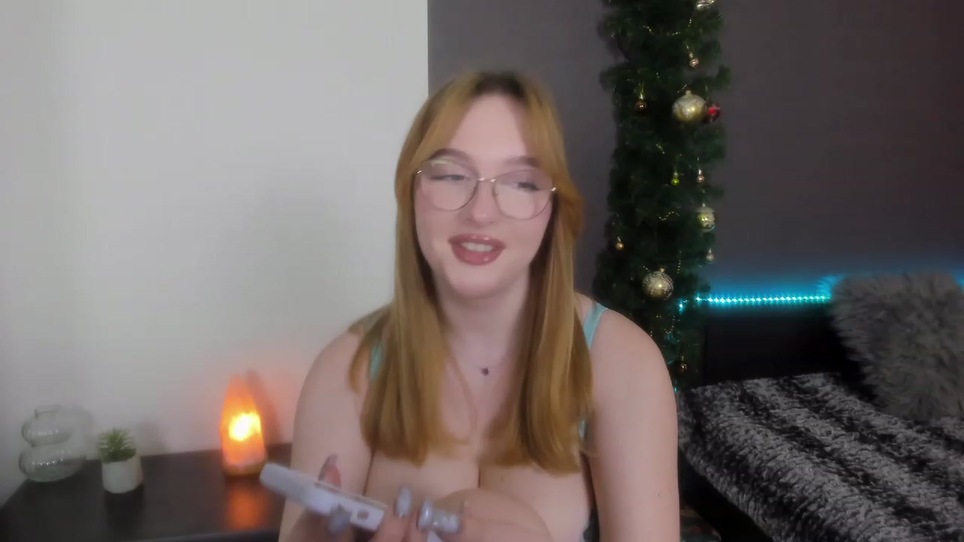 Gallery image thumbnail from AnaFoxy's myfreecams stream on, 12/25/2023, 08:35 image 11 of 20