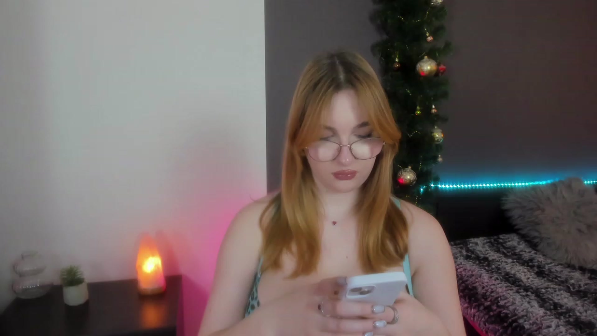Gallery image thumbnail from AnaFoxy's myfreecams stream on, 12/25/2023, 10:38 image 19 of 20