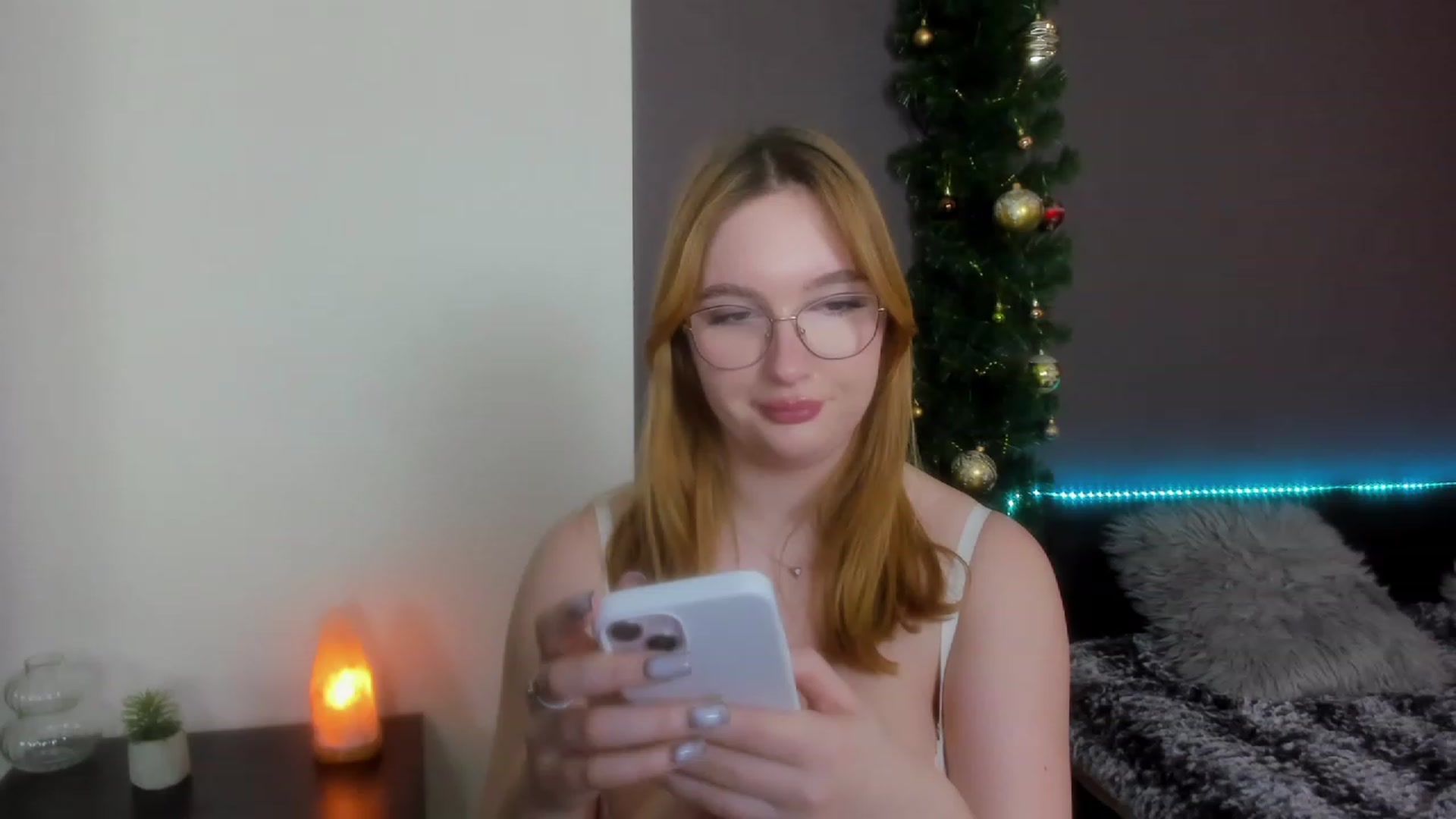 Gallery image thumbnail from AnaFoxy's myfreecams stream on, 12/26/2023, 11:14 image 1 of 20