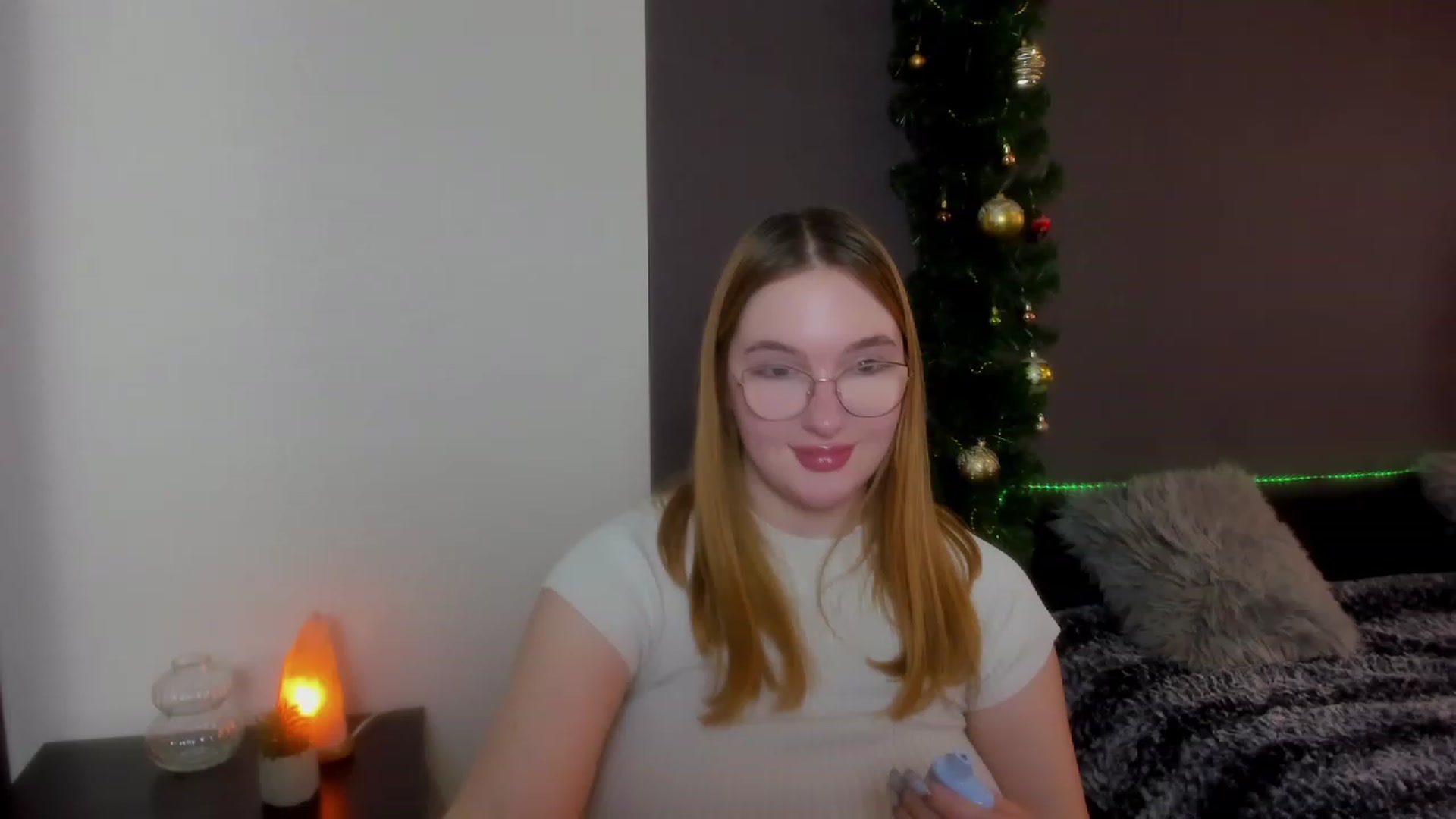 Gallery image thumbnail from AnaFoxy's myfreecams stream on, 12/28/2023, 10:57 image 10 of 20